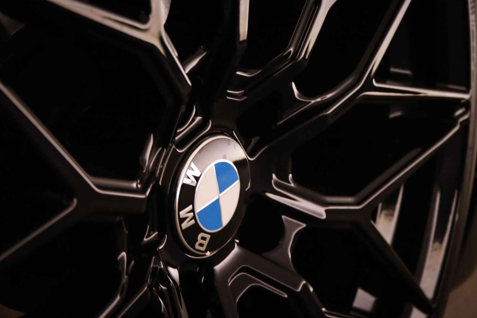 BMW 4-serie Coupé 418i Executive | M SPORT | LED | SPORTSTOELEN | NAVIGATIE | TREKHAAK | 19" - 24/57