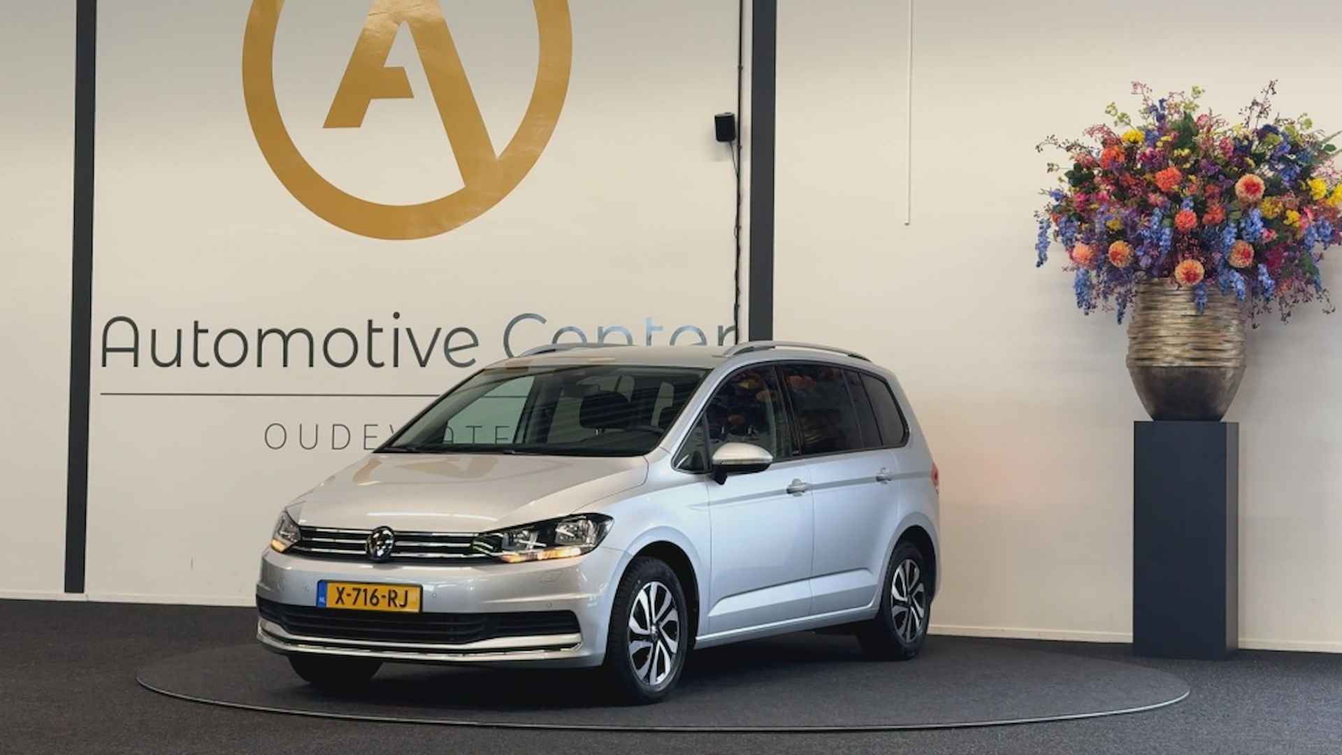 Volkswagen Touran 1.5 TSI Highline 7p | ACC | PDC V EN A | NAVI | LMV | DODEHOEK - 11/46