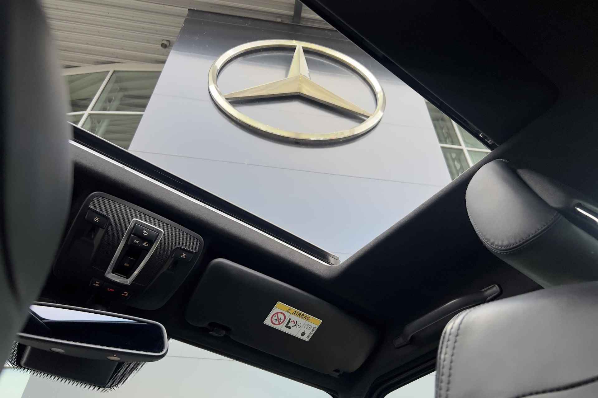 Mercedes-Benz G-klasse G 63 AMG Automaat | Designo Exclusiefpakket | Schuifkanteldak | Comand Online | Harman/Kardon Audio | Sfeerverlichting | Stoelverwarming - 12/31