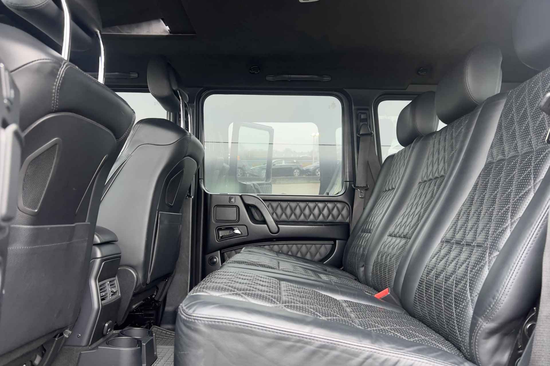 Mercedes-Benz G-klasse G 63 AMG Automaat | Designo Exclusiefpakket | Schuifkanteldak | Comand Online | Harman/Kardon Audio | Sfeerverlichting | Stoelverwarming - 14/31