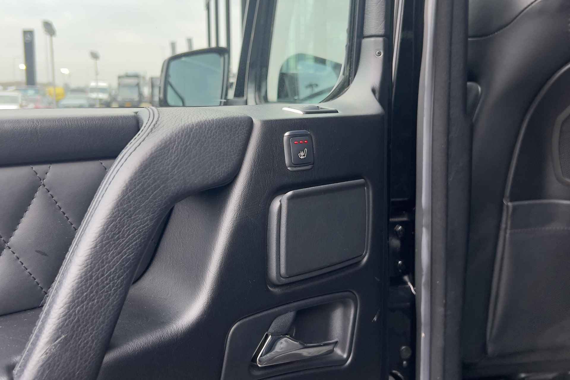 Mercedes-Benz G-klasse G 63 AMG Automaat | Designo Exclusiefpakket | Schuifkanteldak | Comand Online | Harman/Kardon Audio | Sfeerverlichting | Stoelverwarming - 15/31