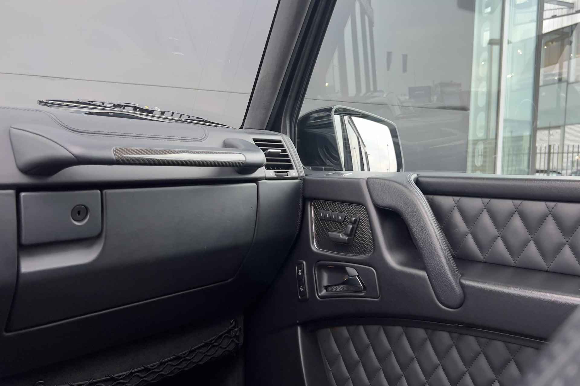 Mercedes-Benz G-klasse G 63 AMG Automaat | Designo Exclusiefpakket | Schuifkanteldak | Comand Online | Harman/Kardon Audio | Sfeerverlichting | Stoelverwarming - 30/31