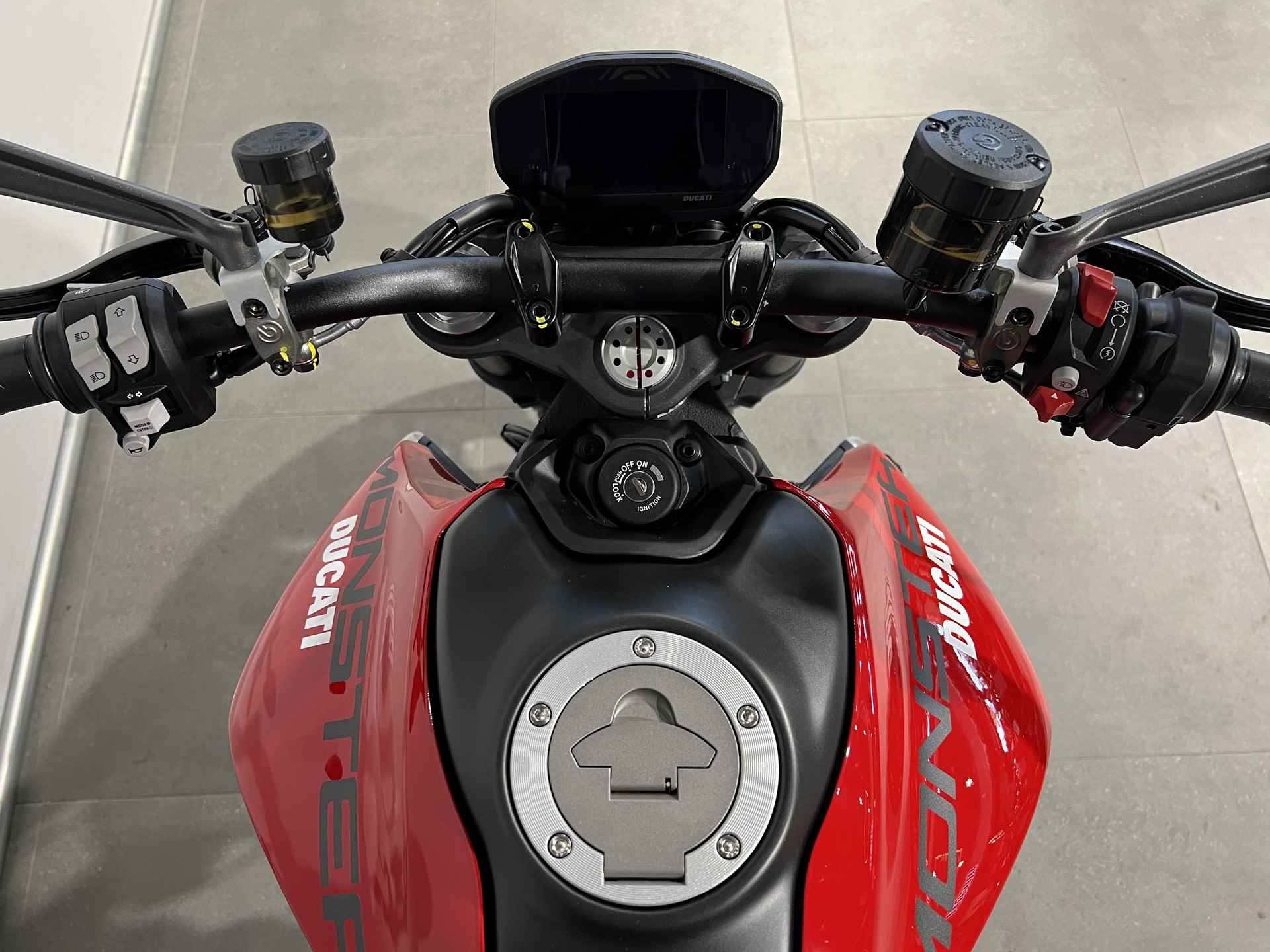 Ducati MONSTER - 6/8