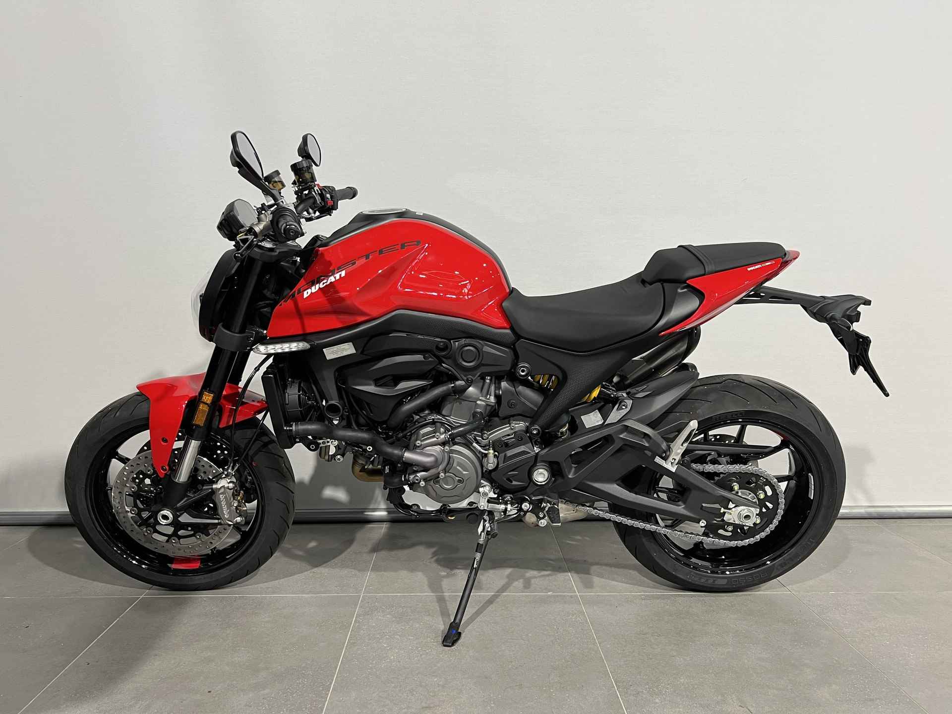 Ducati MONSTER - 7/8