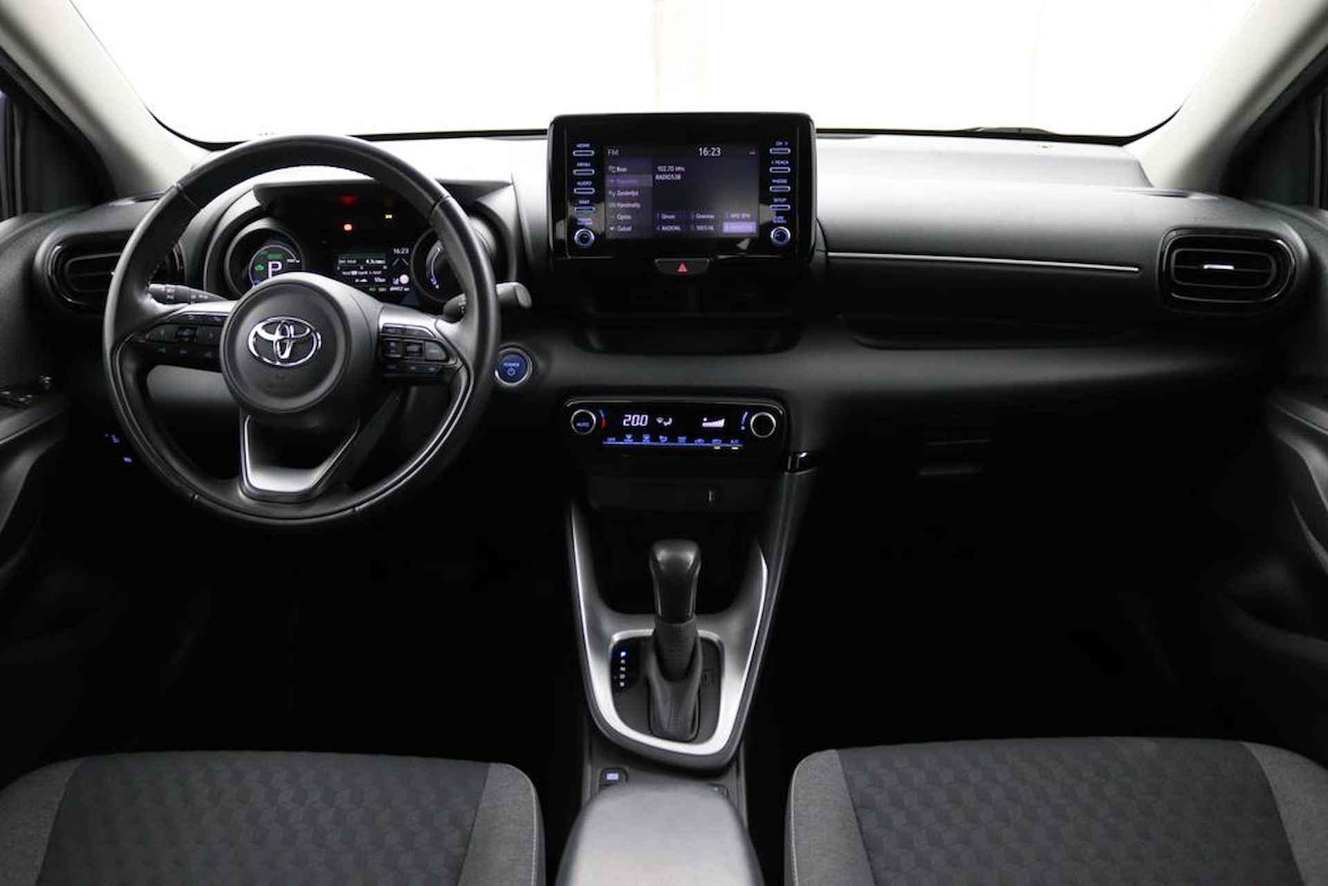 Toyota Yaris 1.5 Hybrid First Edition | Navigatie | Keyless Entry | Climate Control | Adaptieve Cruise Control | 10 Jaar Garantie | - 12/44