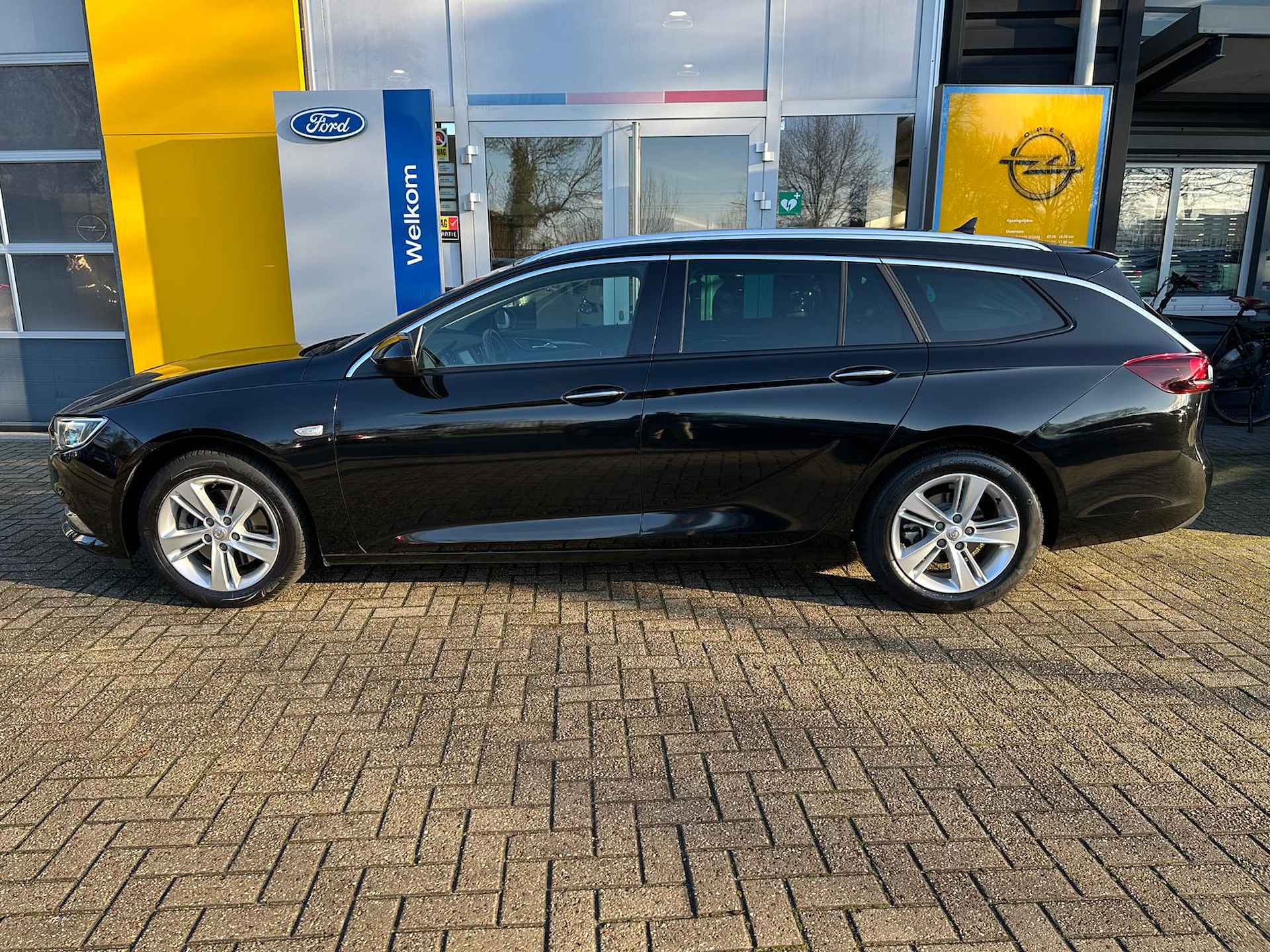 Opel Insignia Sports Tourer 1.5 Turbo 165PK Innovation AUTOMAAT | 1E EIGENAAR| TREKHAAK| AGR-COMFORTSTOELEN| NAVIGATIE| CAMERA| PARKEERSENSORE - 4/39