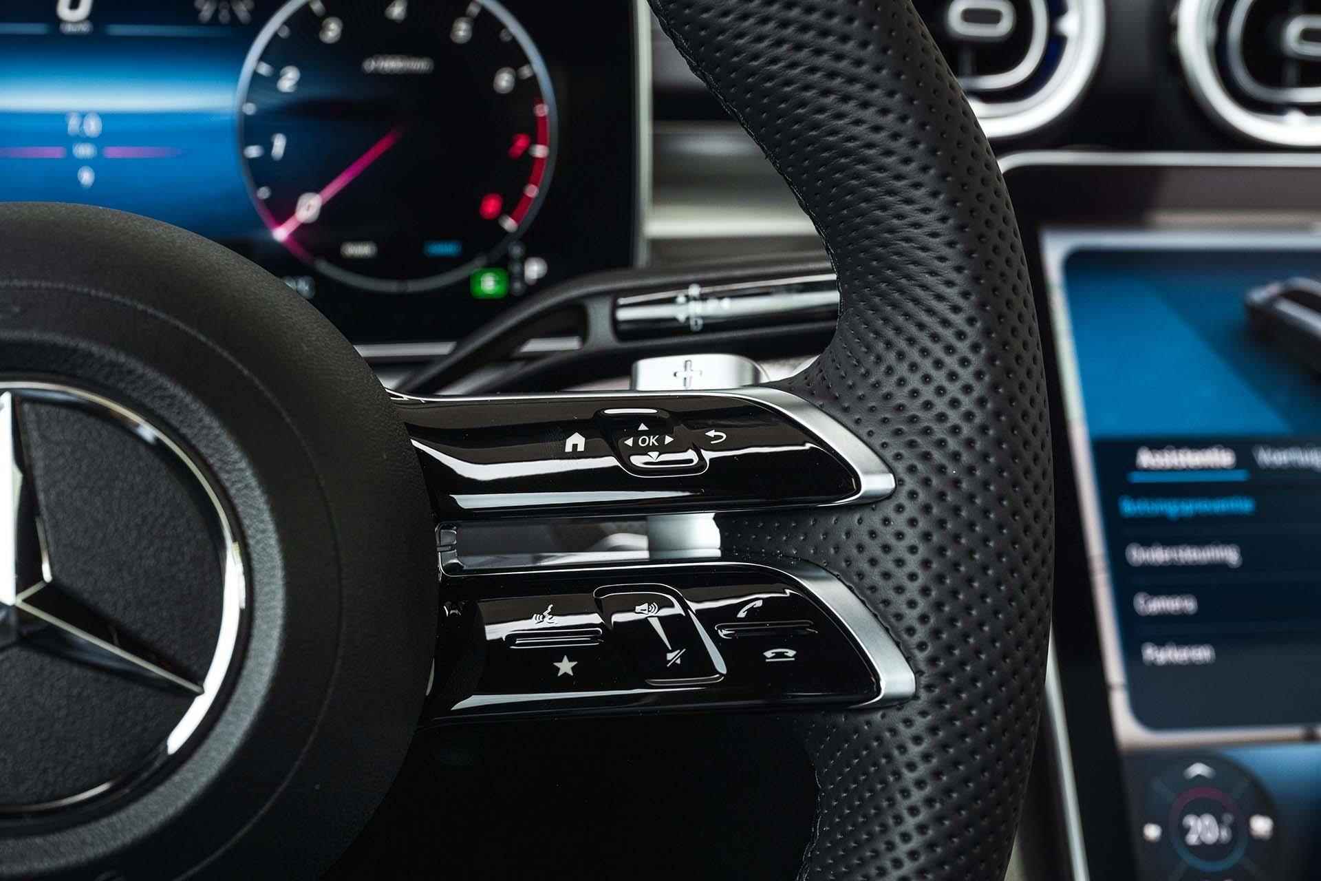 Mercedes-Benz C-Klasse 300 AMG Line | Panorama-schuifdak | Trekhaak | Stoel ventilatie/verwarming | 360* camera | BURMESTER | Sfeerverlichting - 13/32
