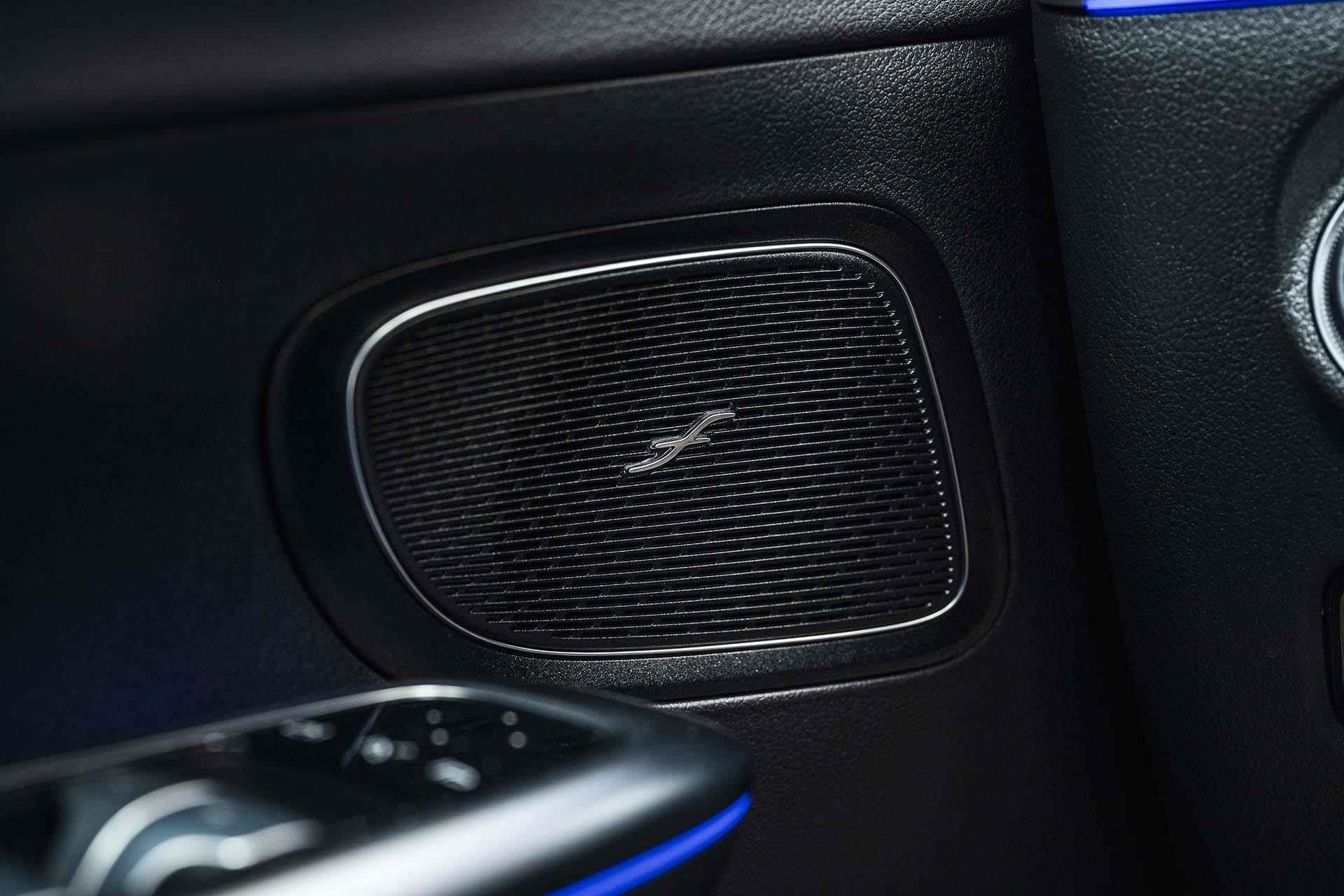 Mercedes-Benz C-Klasse 300 AMG Line | Panorama-schuifdak | Trekhaak | Stoel ventilatie/verwarming | 360* camera | BURMESTER | Sfeerverlichting - 21/32