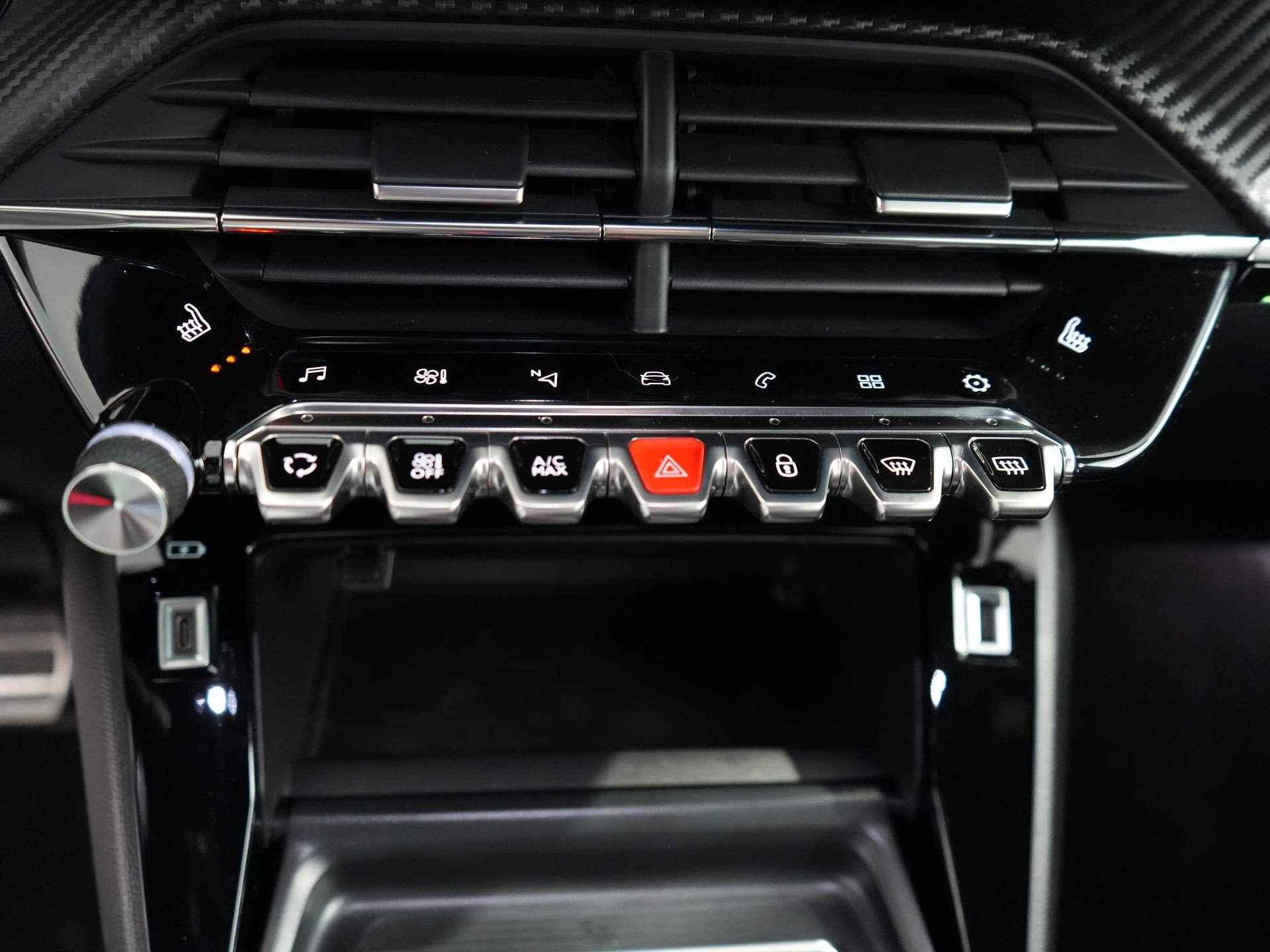 Peugeot 2008 1.2 PureTech GT Pack | Keyless start | Cruise control adaptief met stop&go en stuurhulp | Lichtmetalen velgen 18" | Apple Carplay/Android Auto - 17/30