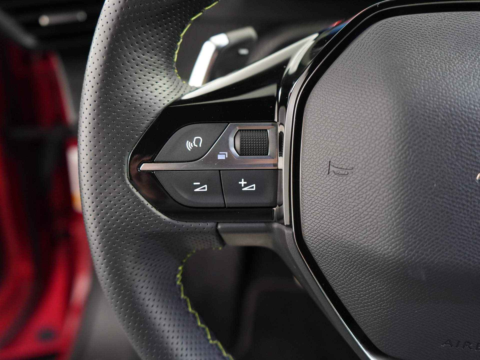Peugeot 2008 1.2 PureTech GT Pack | Keyless start | Cruise control adaptief met stop&go en stuurhulp | Lichtmetalen velgen 18" | Apple Carplay/Android Auto - 18/30
