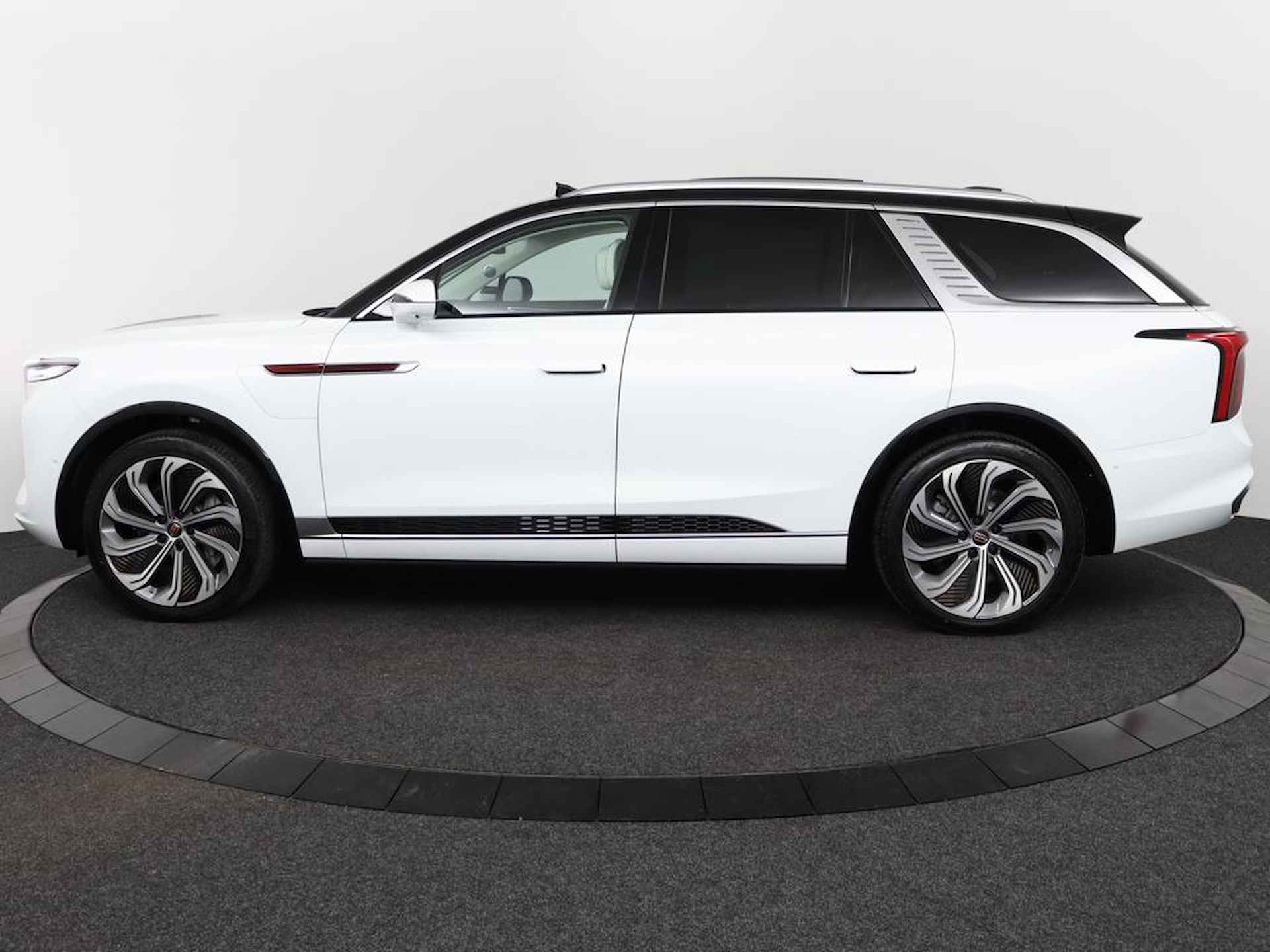 Hongqi  E-HS9 President Long Range Limited 120 kWh 551pk - 5/103