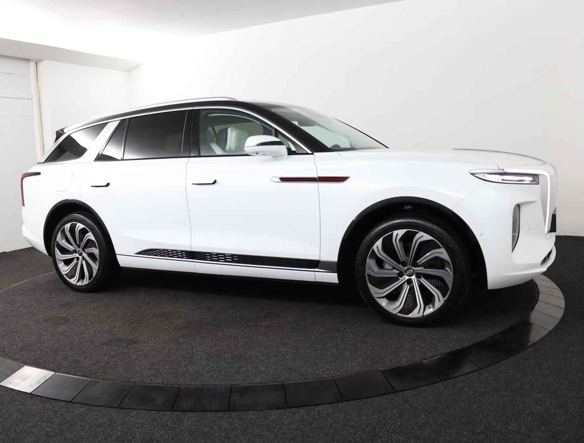 Hongqi  E-HS9 President Long Range Limited 120 kWh 551pk - 35/103