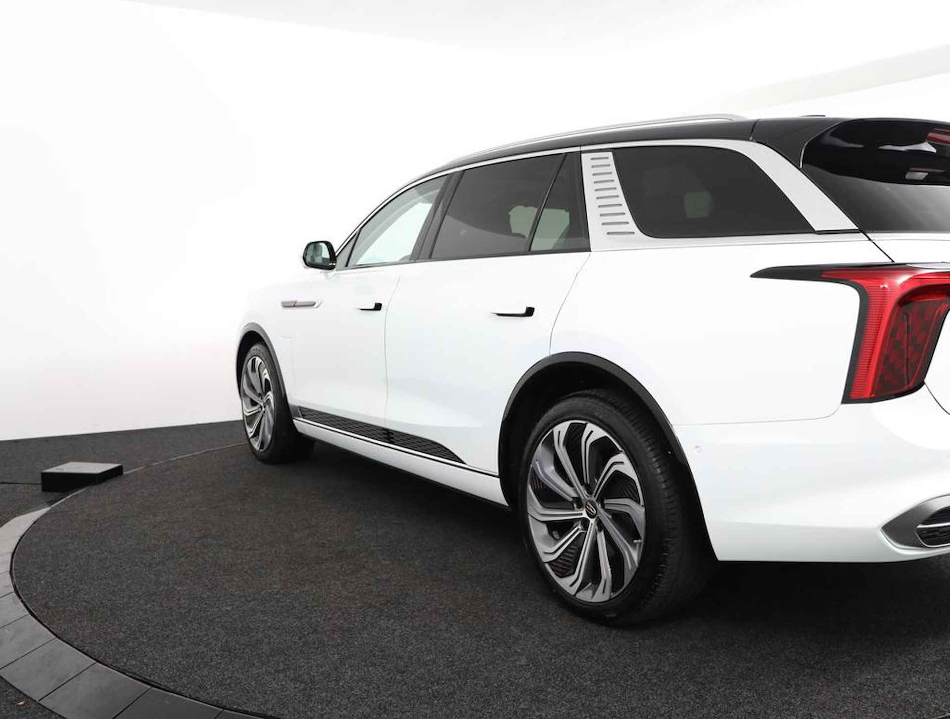 Hongqi  E-HS9 President Long Range Limited 120 kWh 551pk - 40/103