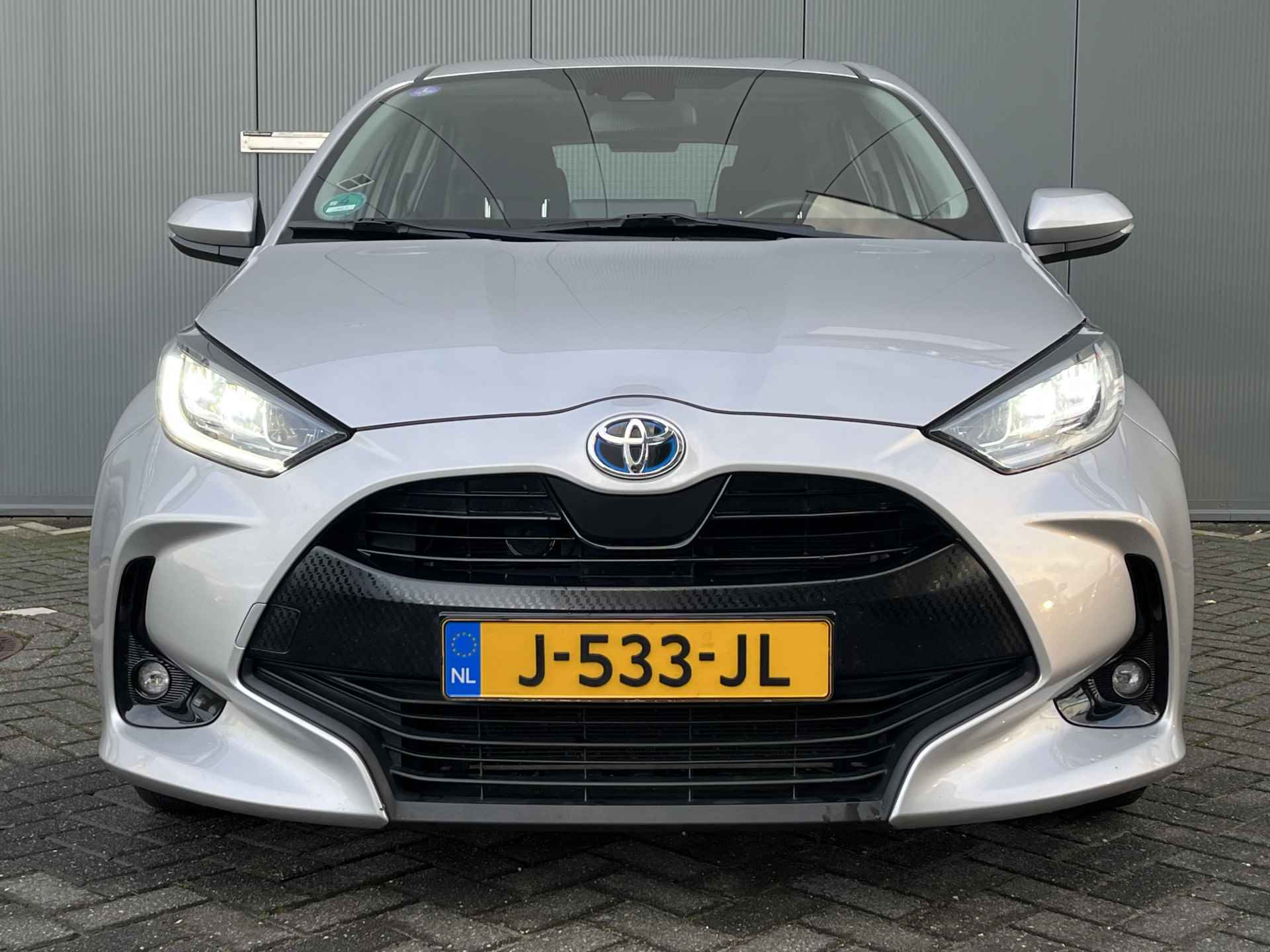 Toyota Yaris 1.5 Hybrid 116pk First Edition Automaat | Carplay | Keyless | Climate | Camera | Full - Led | Navigatie | 16" Lichtmetaal | Adap - 4/30