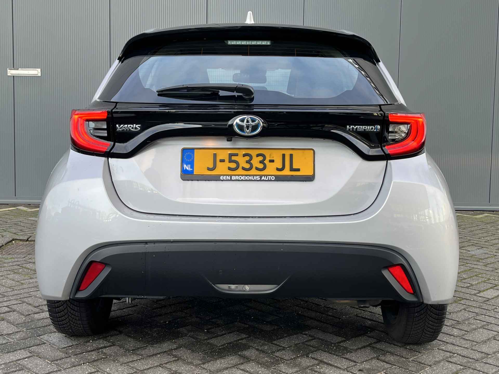 Toyota Yaris 1.5 Hybrid 116pk First Edition Automaat | Carplay | Keyless | Climate | Camera | Full - Led | Navigatie | 16" Lichtmetaal | Adap - 5/30