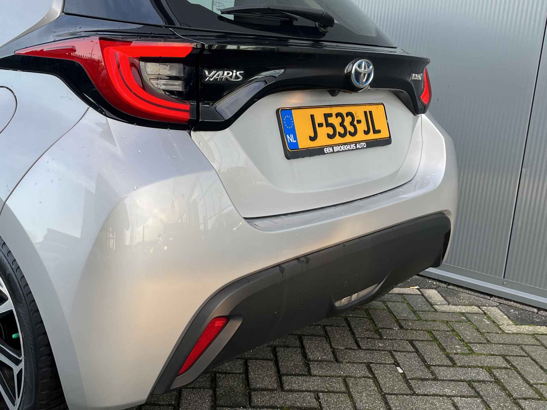 Toyota Yaris 1.5 Hybrid 116pk First Edition Automaat | Carplay | Keyless | Climate | Camera | Full - Led | Navigatie | 16" Lichtmetaal | Adap - 6/30