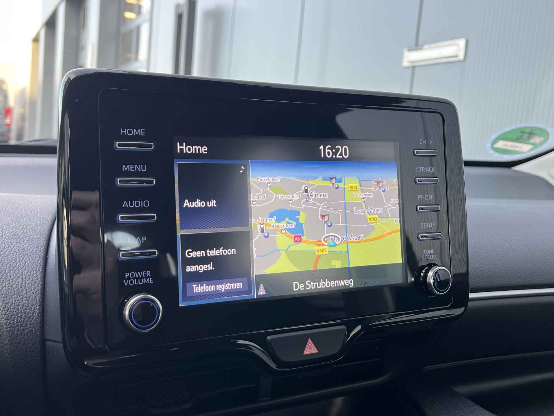 Toyota Yaris 1.5 Hybrid 116pk First Edition Automaat | Carplay | Keyless | Climate | Camera | Full - Led | Navigatie | 16" Lichtmetaal | Adap - 26/30