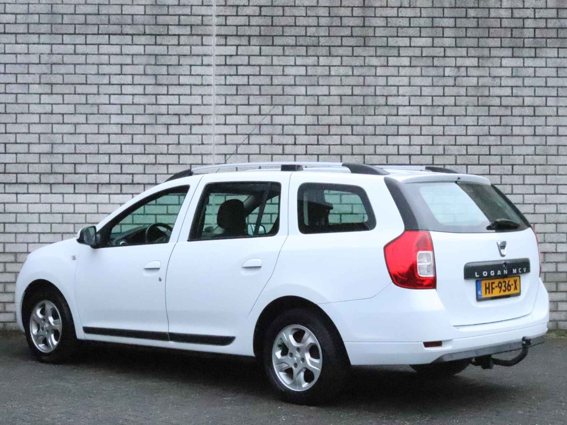 Dacia Logan MCV 0.9 TCe 90 Prestige | Achteruitrijcamera | Navigatie | Trekhaak | - 10/31