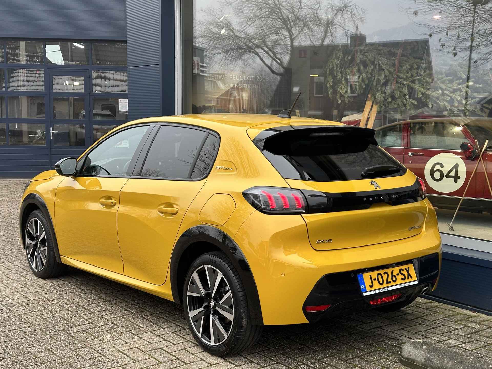 Peugeot 208 GT-line 100 PK 6-Bak | Full LED Verlichting | 17 Inch Lichtmetalen Velgen | Achteruitrijcamera | Navigatie via Smartphone | Parkeersensoren | Stoelverwarming | Dakspoiler | DAB+ | Keyless Start | Sportief ! - 5/65