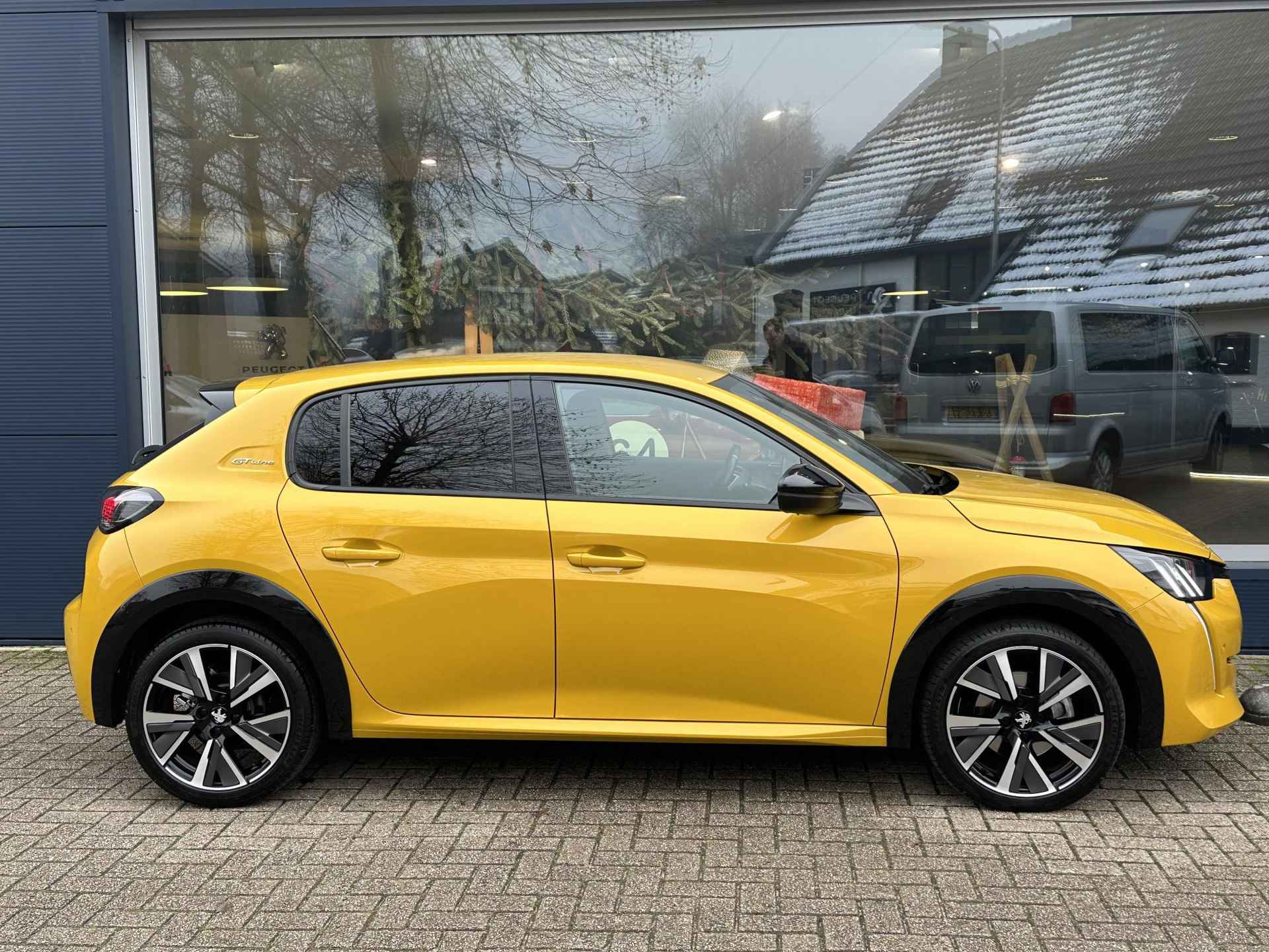 Peugeot 208 GT-line 100 PK 6-Bak | Full LED Verlichting | 17 Inch Lichtmetalen Velgen | Achteruitrijcamera | Navigatie via Smartphone | Parkeersensoren | Stoelverwarming | Dakspoiler | DAB+ | Keyless Start | Sportief ! - 8/65