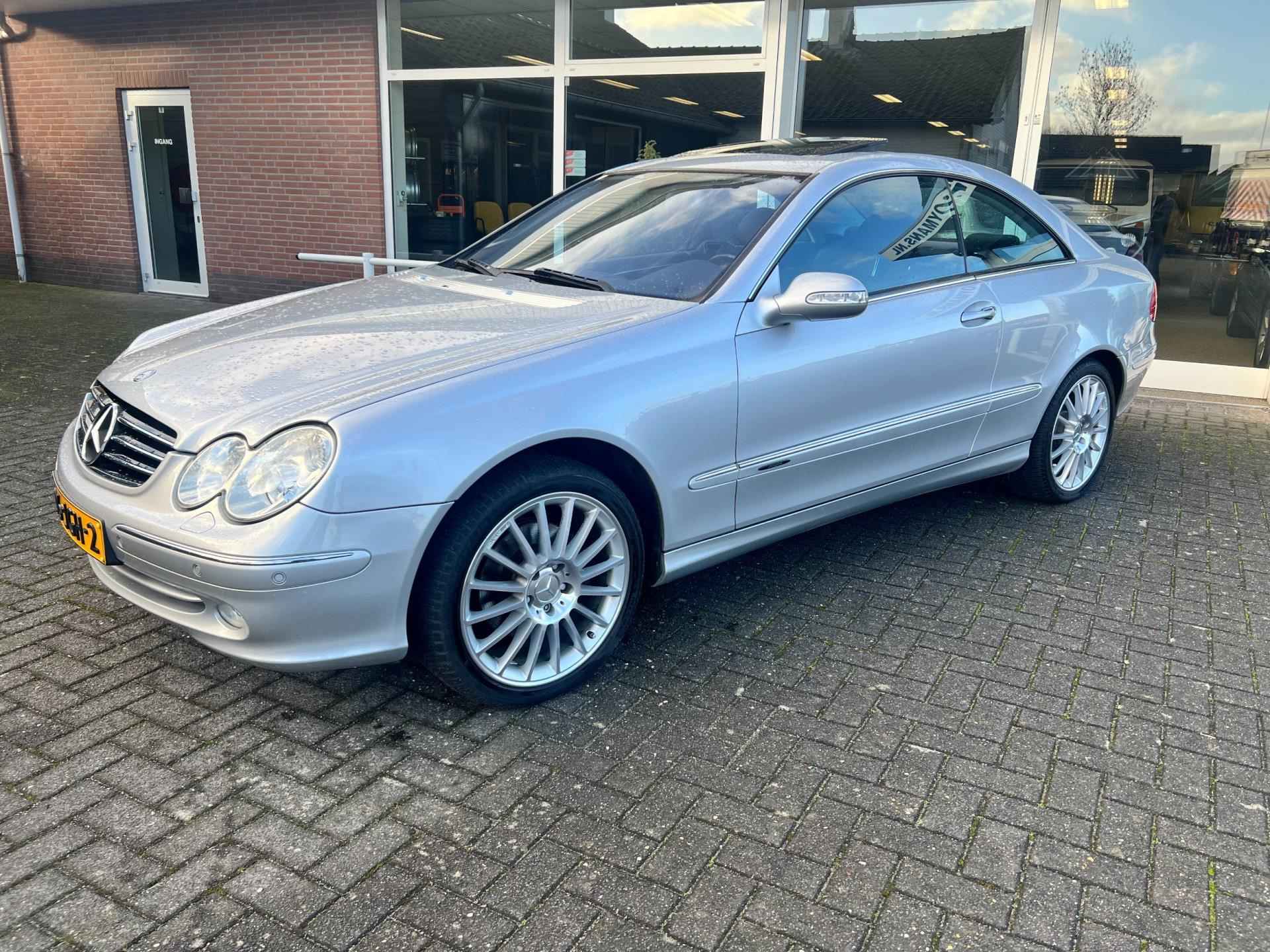 Mercedes-Benz CLK-klasse Coupé 320 Avantgarde - 2/32