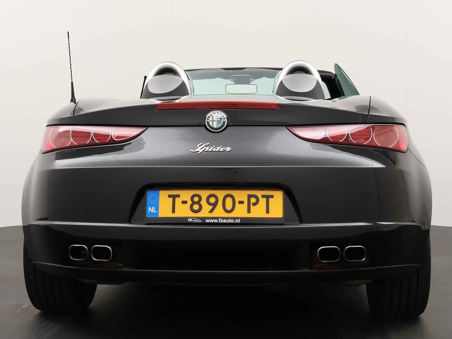 Alfa Romeo Spider 2.2 JTS Airco | 19 inch Lm Velgen | Elektrisch bedienbaar dak - 4/17