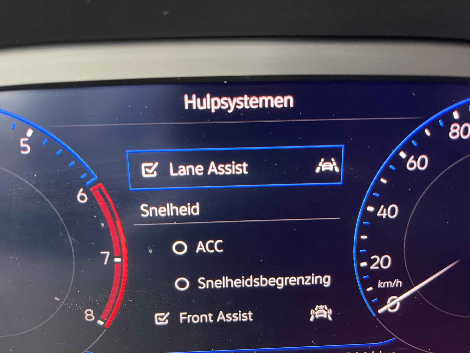 Volkswagen T-Roc 1.0 TSI Life / DIGITAL DASH/ ADAPT. CRUISE/ APP-CONNECT/ DAB/ PARK. SENSOREN/ CLIMA/ STOELVERWARMING - 11/25