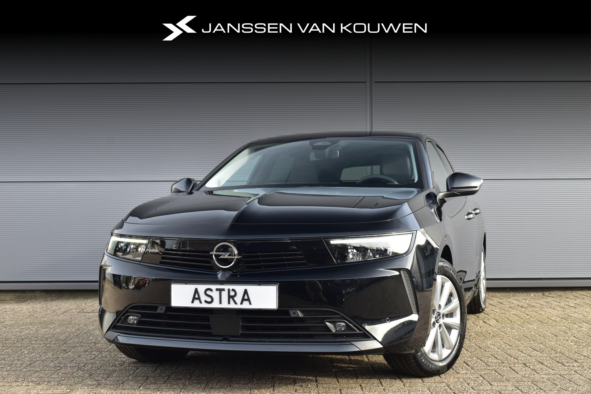 Opel Astra Sports Tourer 1.2 Business Edition Trekhaak Navi Pro Adaptieve Cruise Control bij viaBOVAG.nl