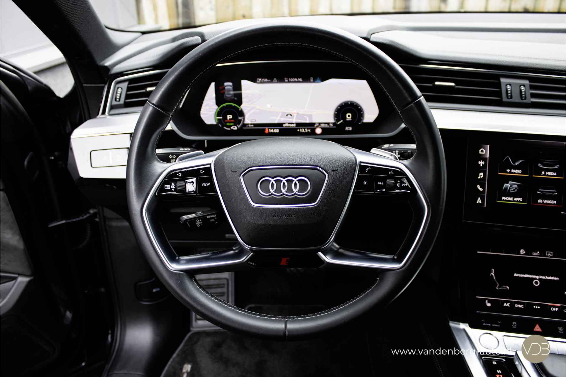 Audi e-tron 50 Quattro S-Line Black Edition PANORAMA Origineel NL - 8/14