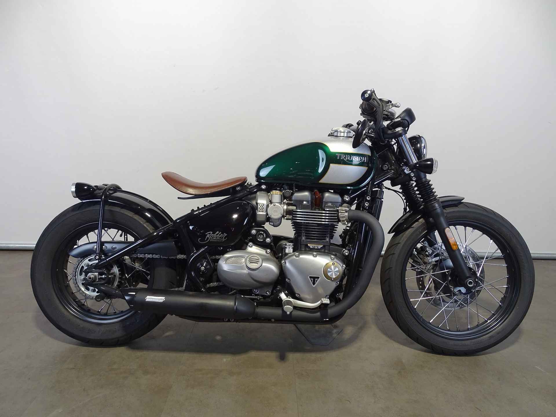 Triumph BONNEVILLE BOBBER - 1/11