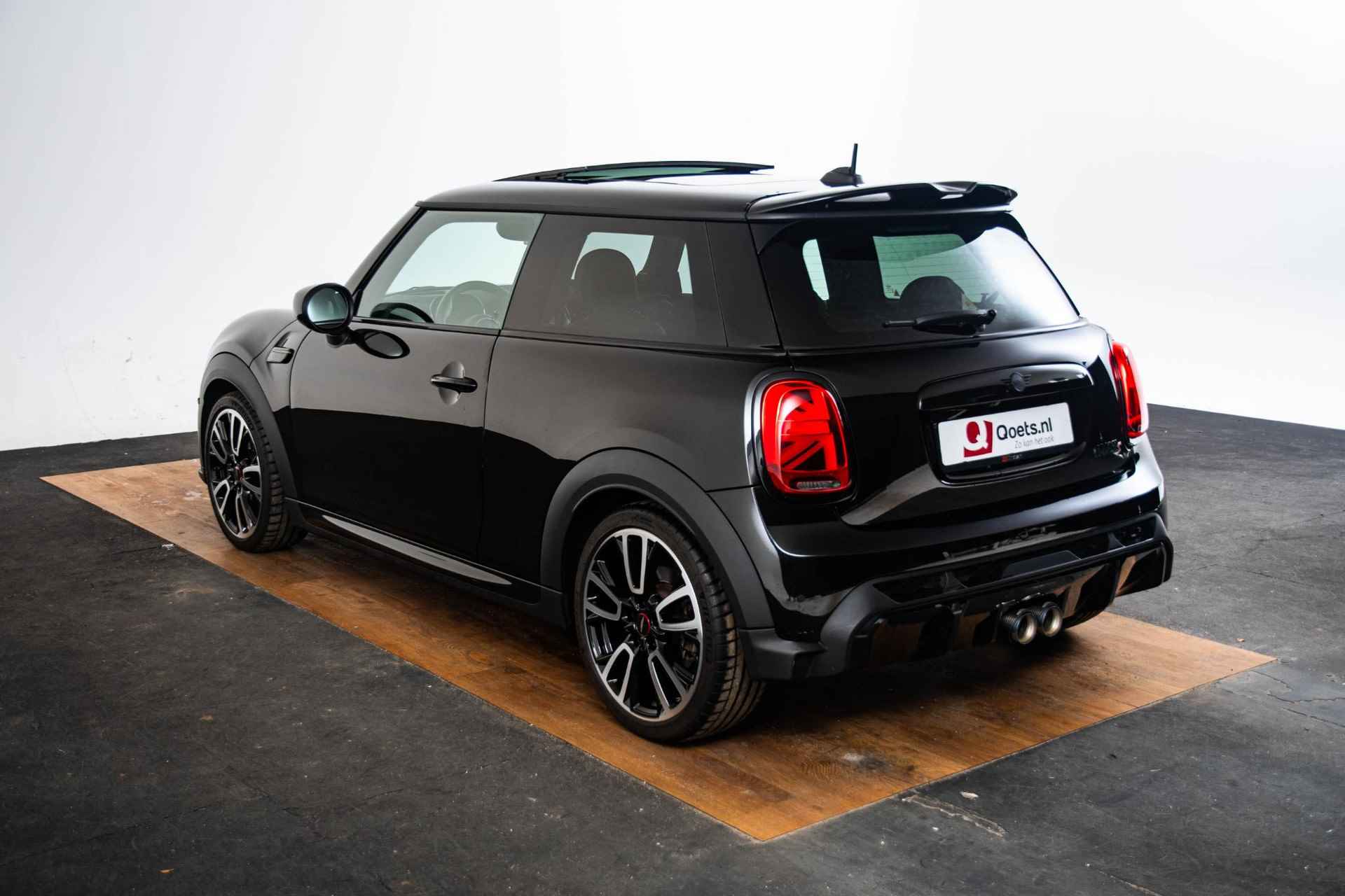 Mini Mini 2.0 Cooper S John Cooper Works Mini Mini 2.0 Cooper S Rockingham GT Edition Schuif/Kantel Dak - Parking/Driving Assistant - Head Up - Elektrisch verwarmbare voorstoelen - Comfort Access - Getinte Ruiten - Cruise Control - John Cooper Works Aerodynamica Kit - - 13/69