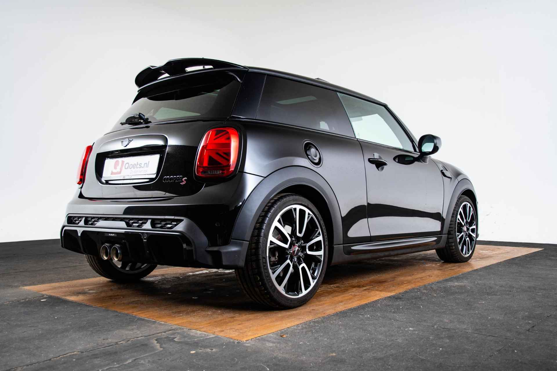 Mini Mini 2.0 Cooper S John Cooper Works Mini Mini 2.0 Cooper S Rockingham GT Edition Schuif/Kantel Dak - Parking/Driving Assistant - Head Up - Elektrisch verwarmbare voorstoelen - Comfort Access - Getinte Ruiten - Cruise Control - John Cooper Works Aerodynamica Kit - - 34/69