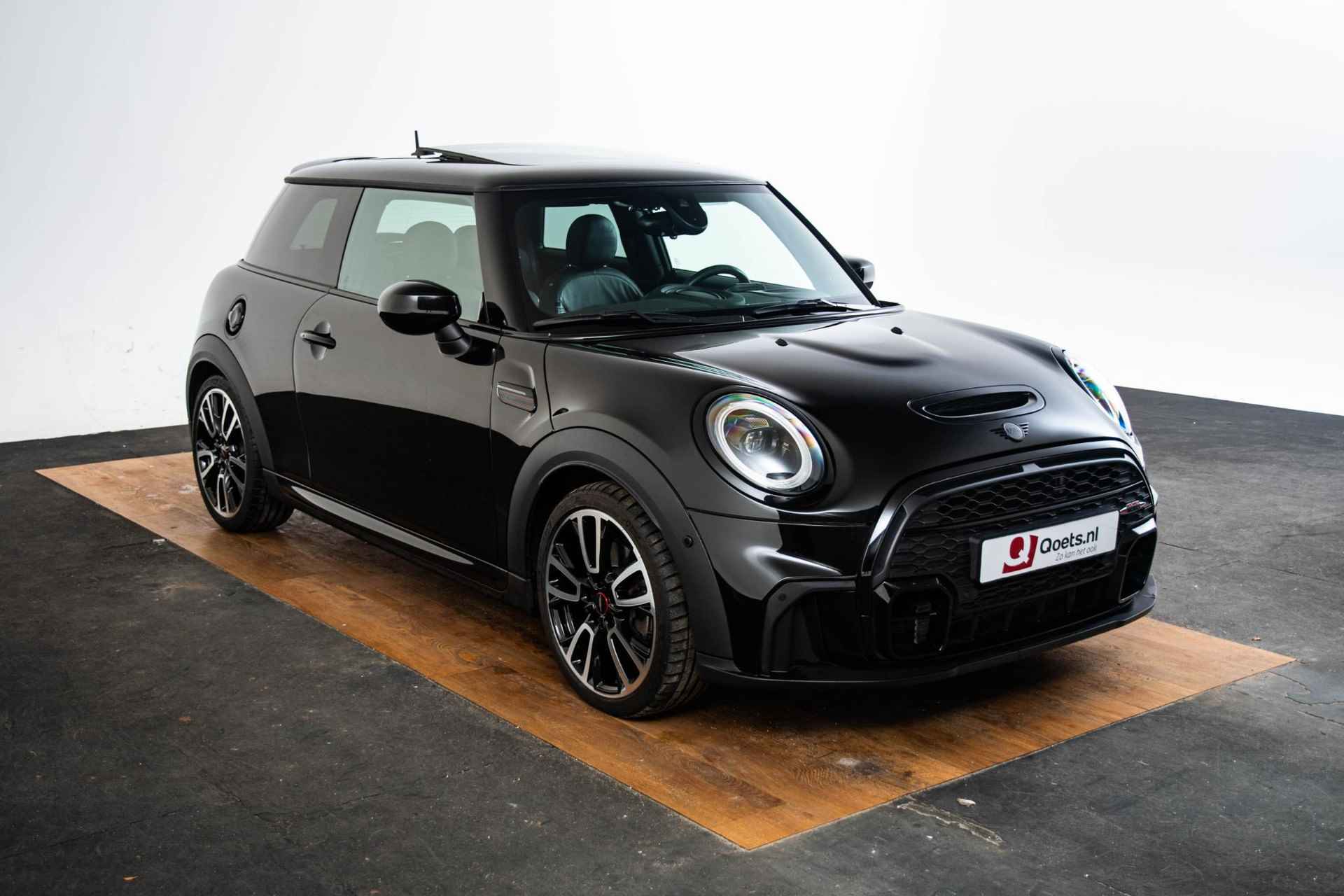 Mini Mini 2.0 Cooper S John Cooper Works Mini Mini 2.0 Cooper S Rockingham GT Edition Schuif/Kantel Dak - Parking/Driving Assistant - Head Up - Elektrisch verwarmbare voorstoelen - Comfort Access - Getinte Ruiten - Cruise Control - John Cooper Works Aerodynamica Kit - - 51/69