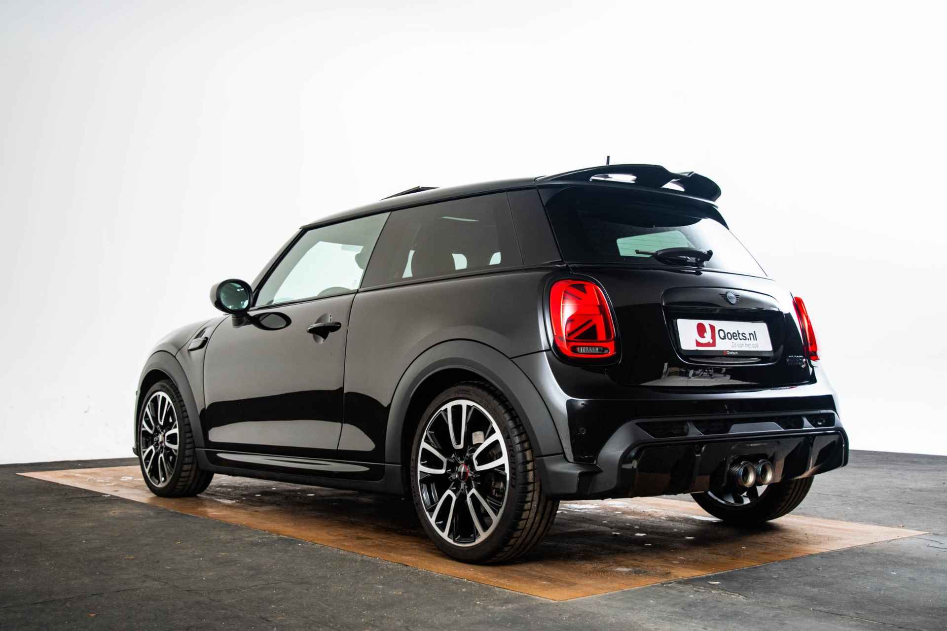 Mini Mini 2.0 Cooper S John Cooper Works Mini Mini 2.0 Cooper S Rockingham GT Edition Schuif/Kantel Dak - Parking/Driving Assistant - Head Up - Elektrisch verwarmbare voorstoelen - Comfort Access - Getinte Ruiten - Cruise Control - John Cooper Works Aerodynamica Kit - - 55/69