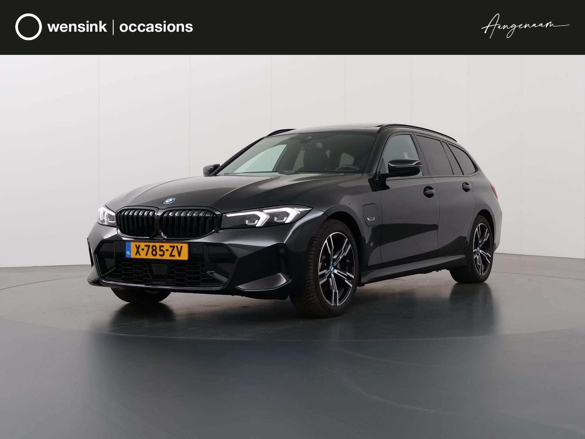 BMW 3-serie Touring 320e M-Sport | Trekhaak | Panoramadak | Navigatie | Leder | Adaptieve Cruise Control | Digitaal Dashboard | Keyless go | Stoelverwarming | Parkeersensoren | bij viaBOVAG.nl