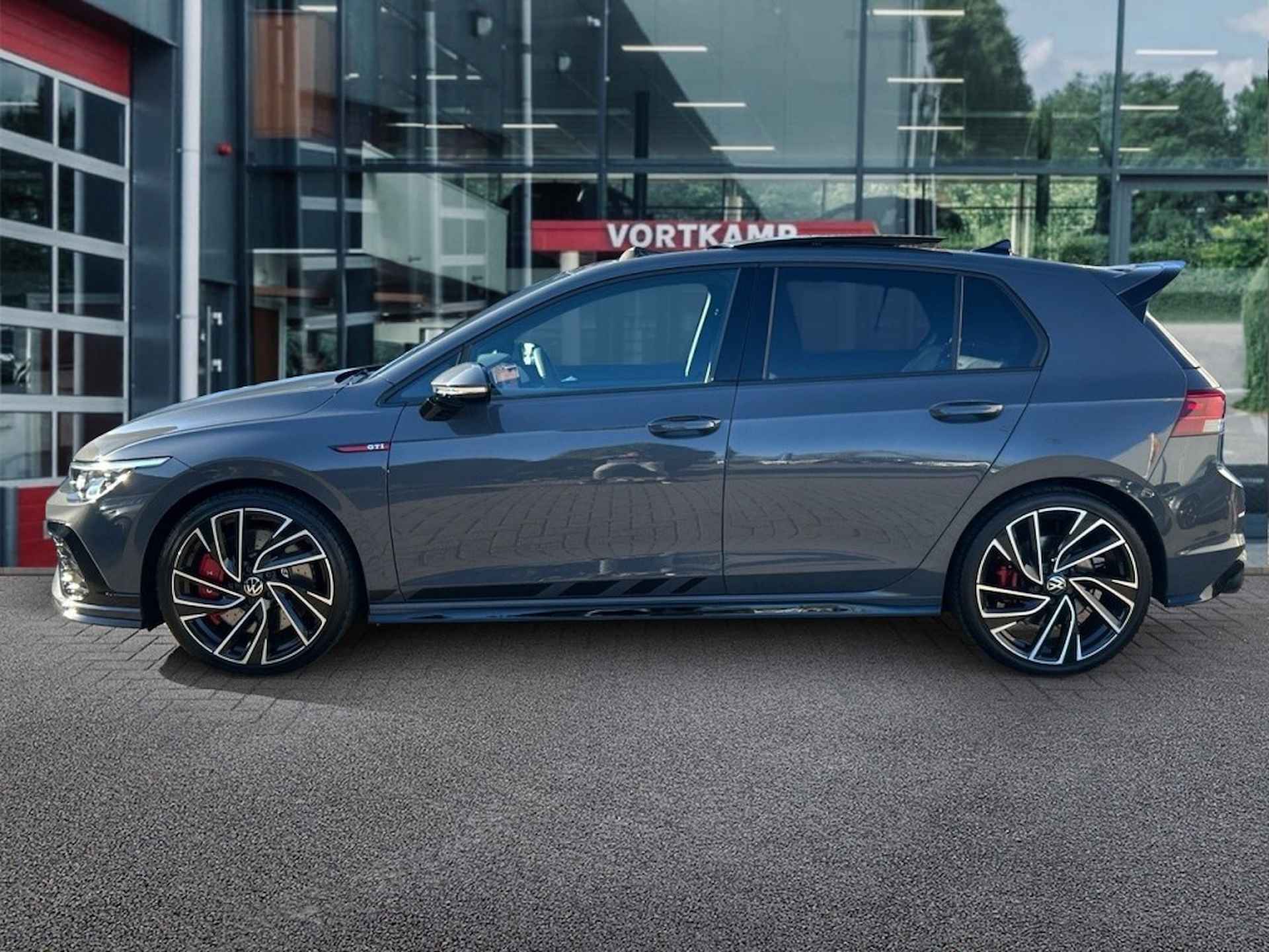 VOLKSWAGEN Golf 2.0 TSI DSG GTI CLUBSPORT MILTEK/PANO-DAK/CAMERA/NAVI/ACC/CARPLA - 8/26