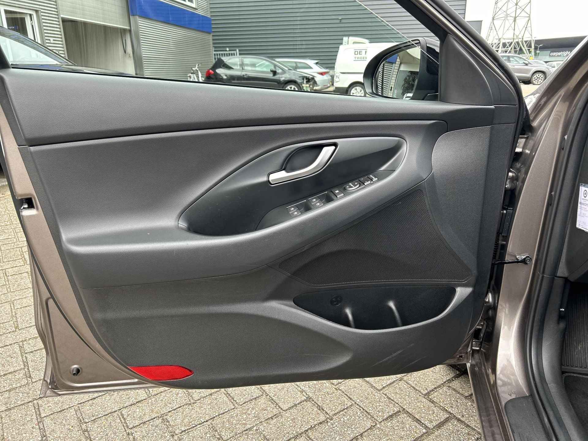 Hyundai i30 1.0 T-GDi MHEV Comfort Smart Automaat | Rijklaarprijs! | Navi | Climate Control | Cruise Control | LM velgen | 1ste eigenaar - dealeronderhouden! | Inclusief 36 maanden garantie! | - 11/29