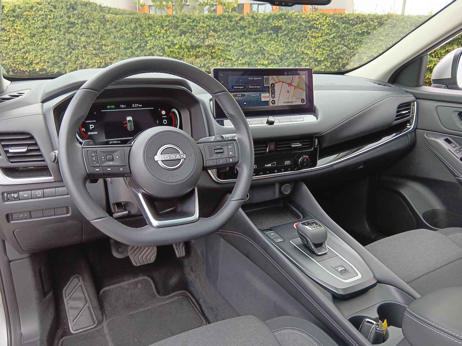 Nissan Qashqai 1.3 MHEV 158 Xtronic N-Connecta Trekhaak / Panoramadak / Automaat / Climate Control / Camera 360 / Full LED / Navigatie - 10/37