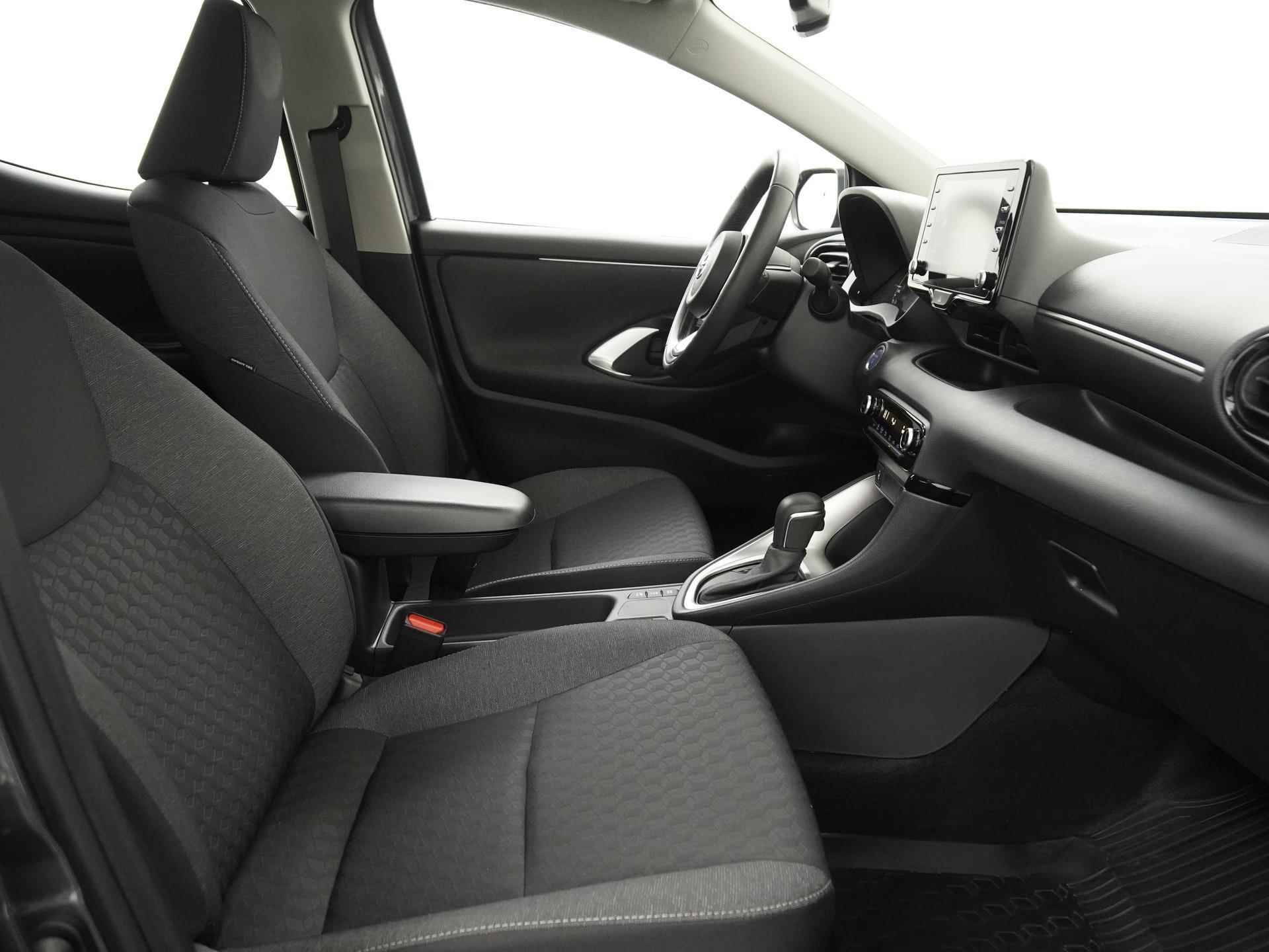 Toyota Yaris 1.5 Hybrid Active | Camera | Carplay | Adapt cruise | Winter pakket |  Zondag Open! - 3/36
