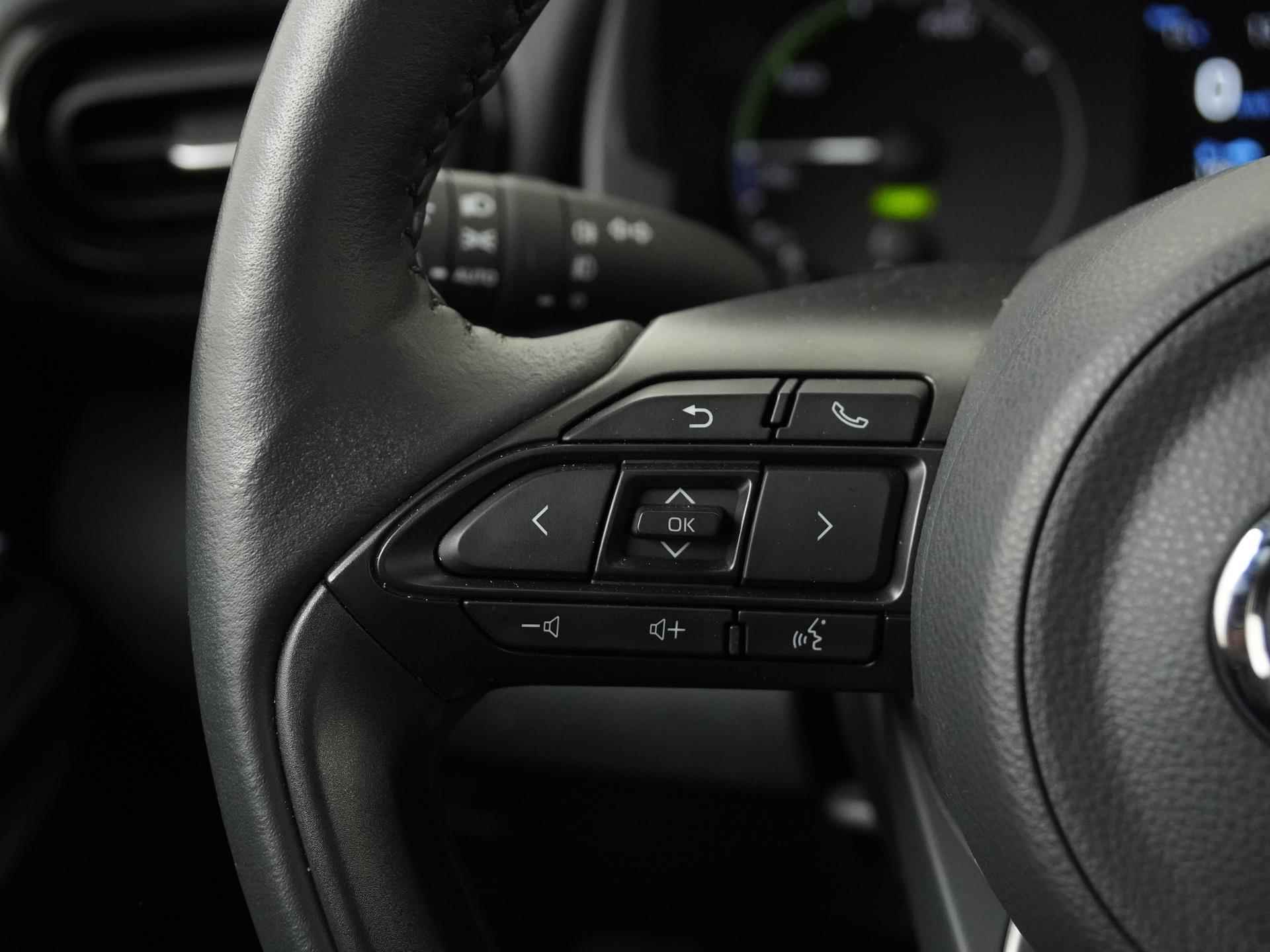 Toyota Yaris 1.5 Hybrid Active | Camera | Carplay | Adapt cruise | Winter pakket |  Zondag Open! - 7/36