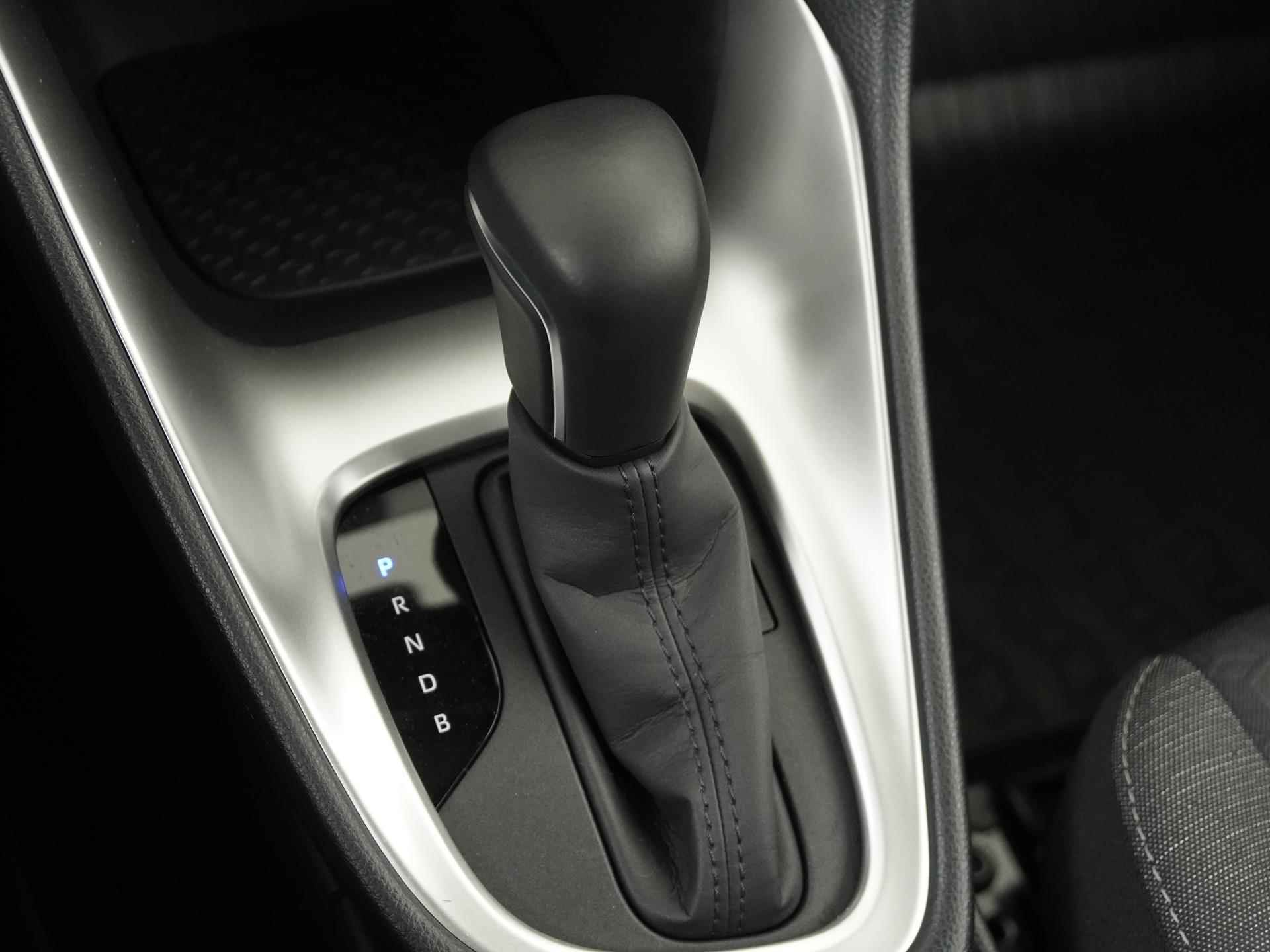 Toyota Yaris 1.5 Hybrid Active | Camera | Carplay | Adapt cruise | Winter pakket |  Zondag Open! - 11/36