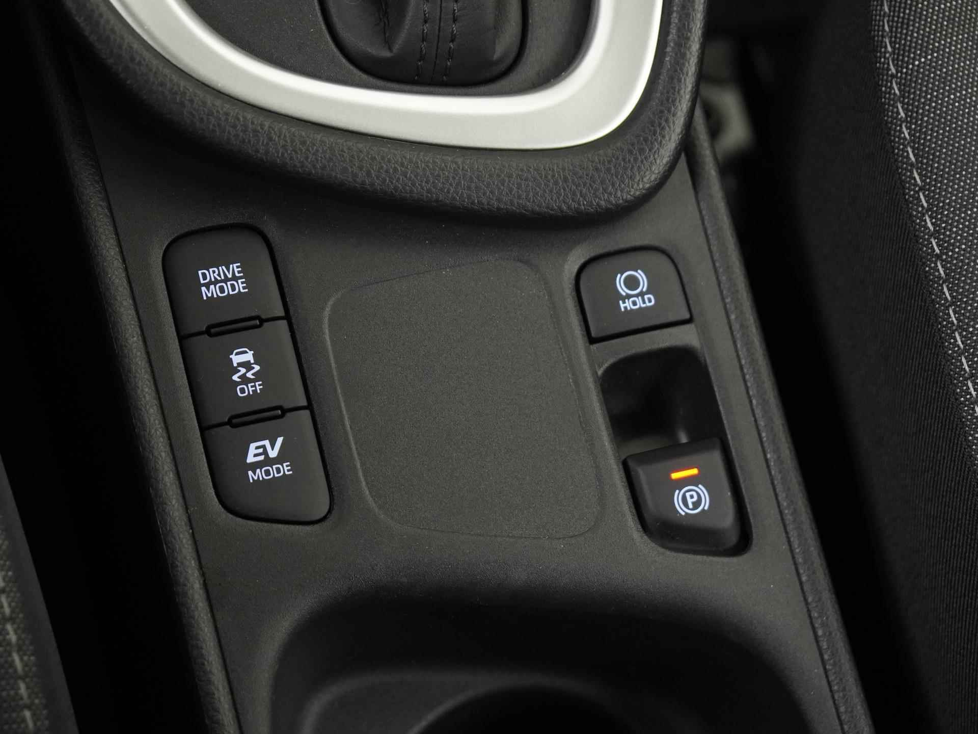 Toyota Yaris 1.5 Hybrid Active | Camera | Carplay | Adapt cruise | Winter pakket |  Zondag Open! - 12/36