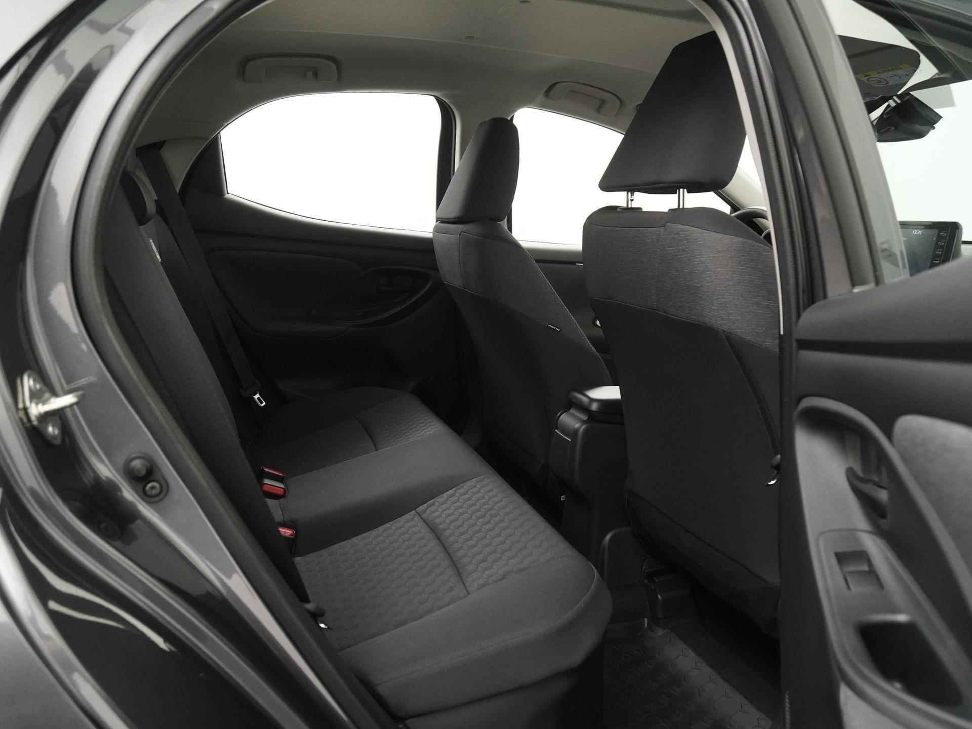 Toyota Yaris 1.5 Hybrid Active | Camera | Carplay | Adapt cruise | Winter pakket |  Zondag Open! - 23/36