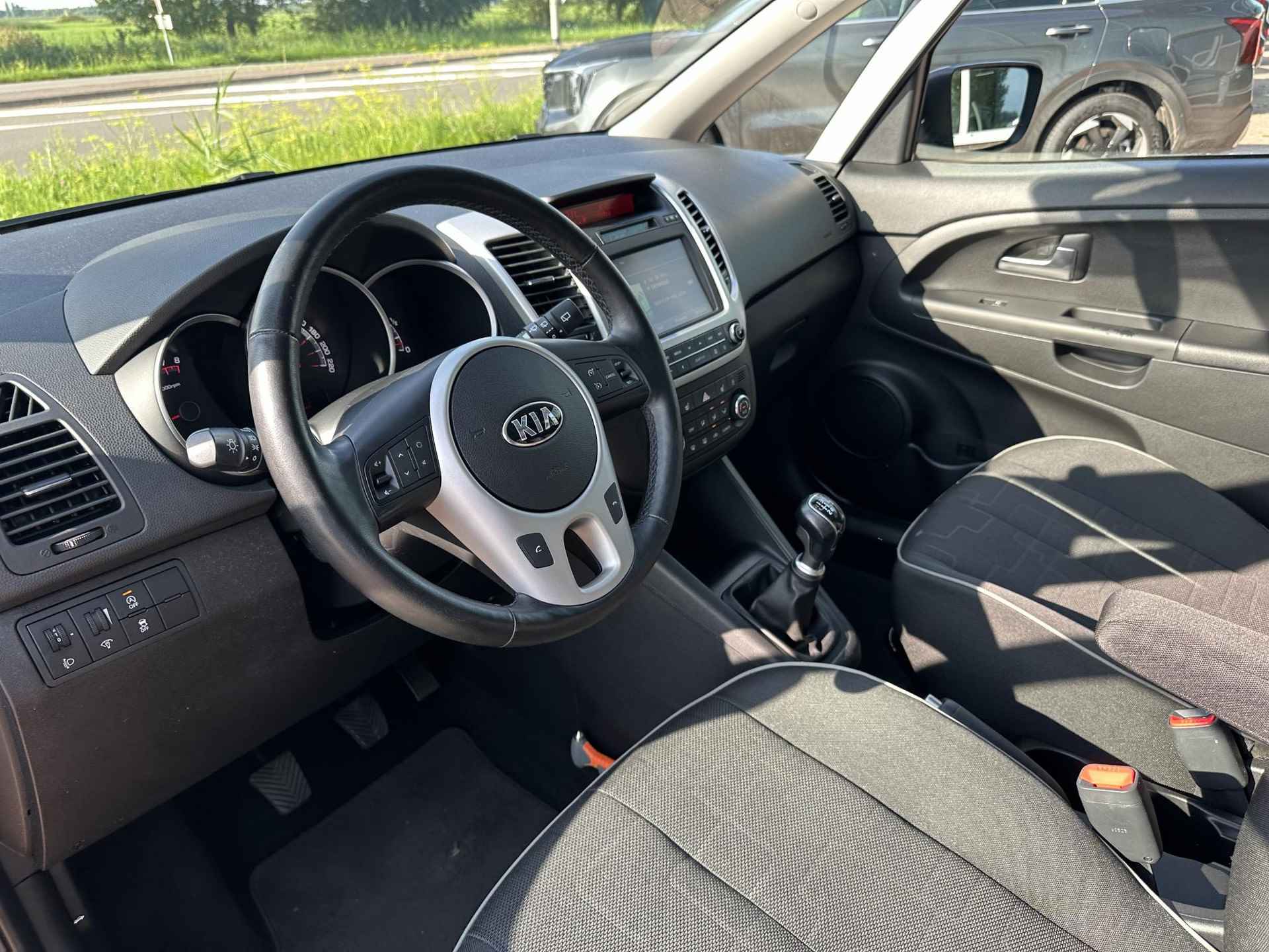 Kia Venga 1.4 CVVT ExecutiveLine Trekhaak | Pano | Dealeronderhouden - 22/23