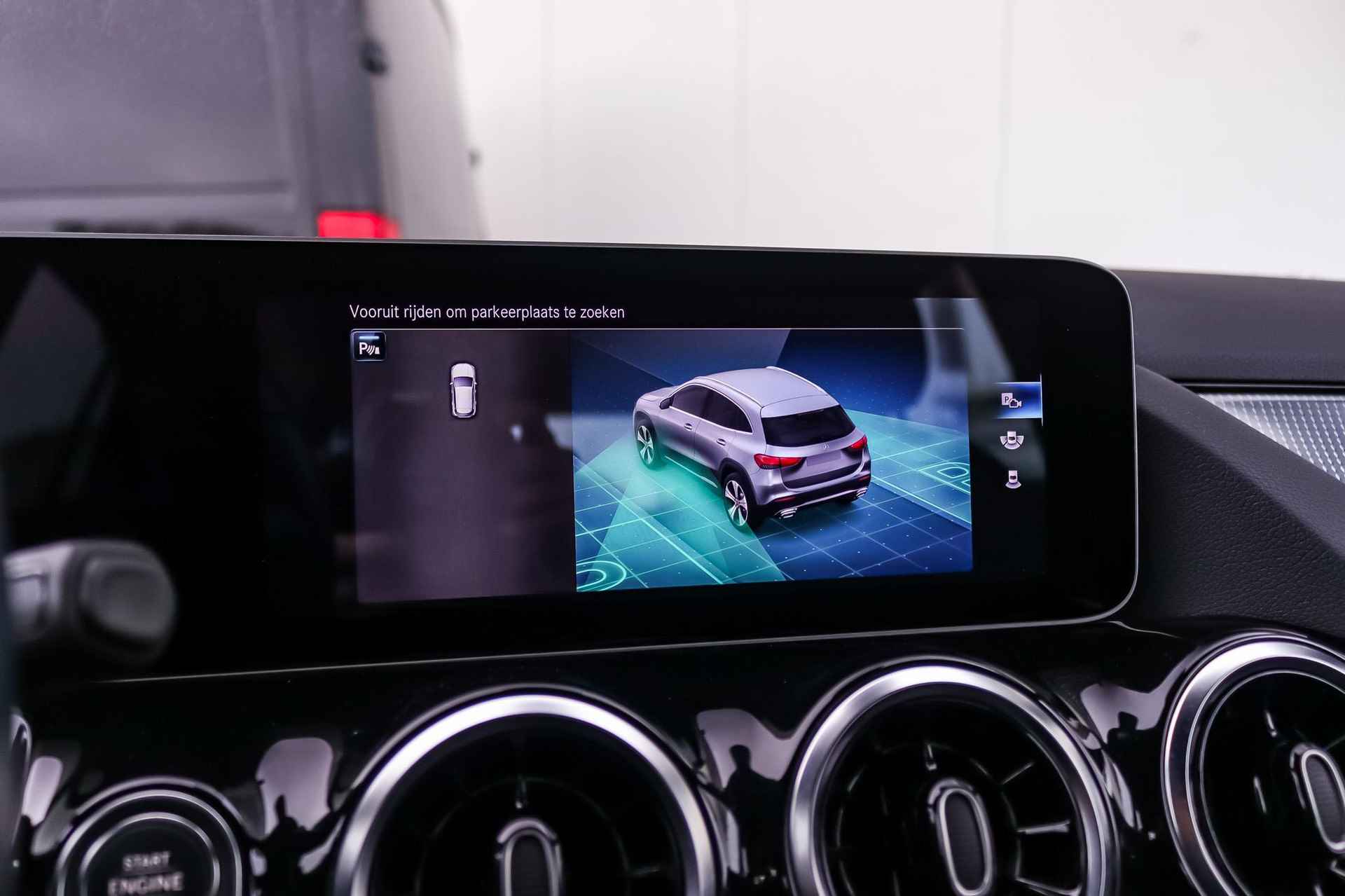 Mercedes-Benz GLA GLA 200 Automaat Progressive Line | LED | Parktronic | Camera | Spiegelpakket | Licht en Zichtpakket | Smartphone Integratie Pakket - 18/35