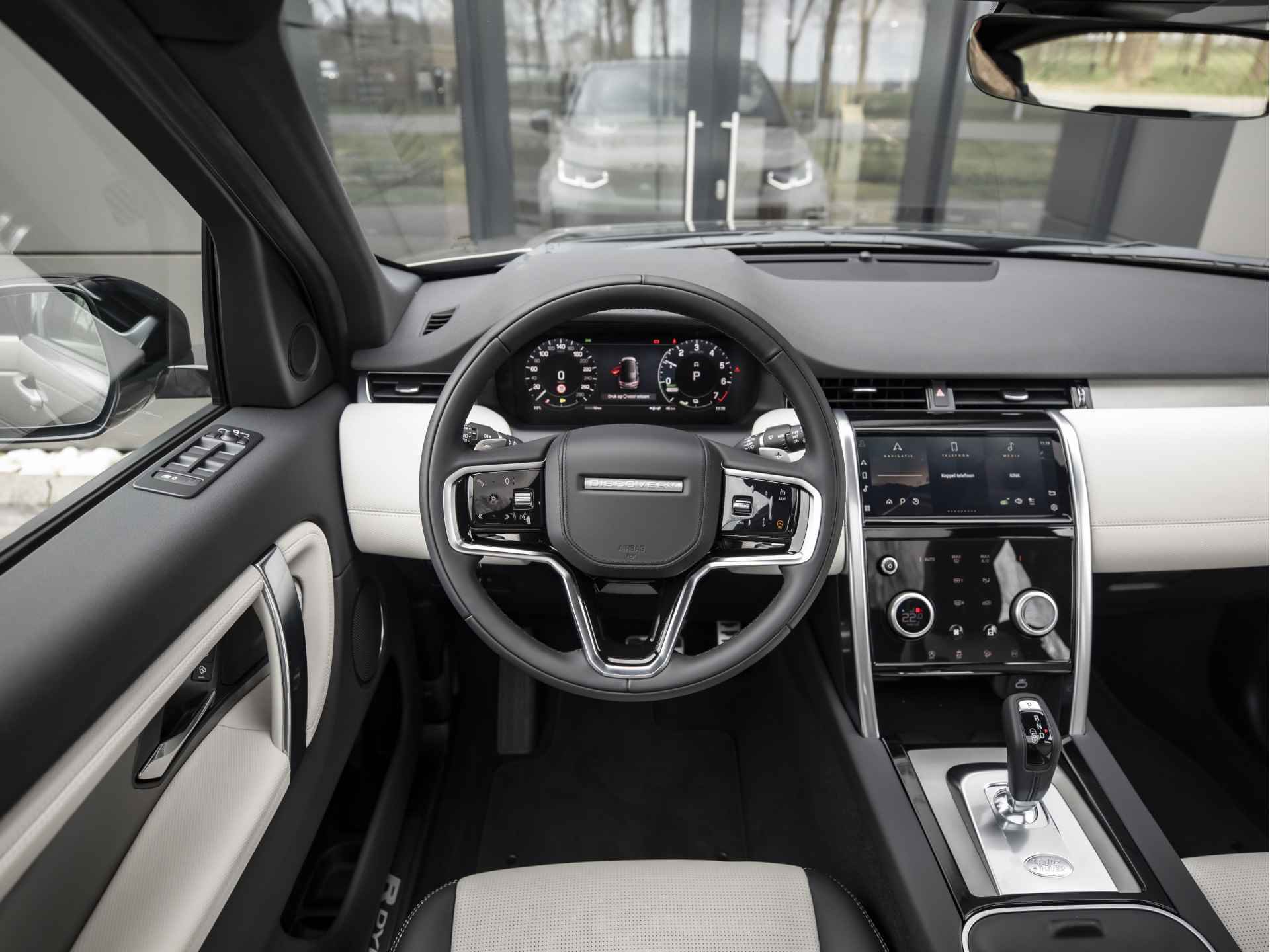 Land Rover Discovery Sport P300e R-Dynamic S | Light Oyster | Adaptive Cruise | Elek. Haak | LED - 12/59