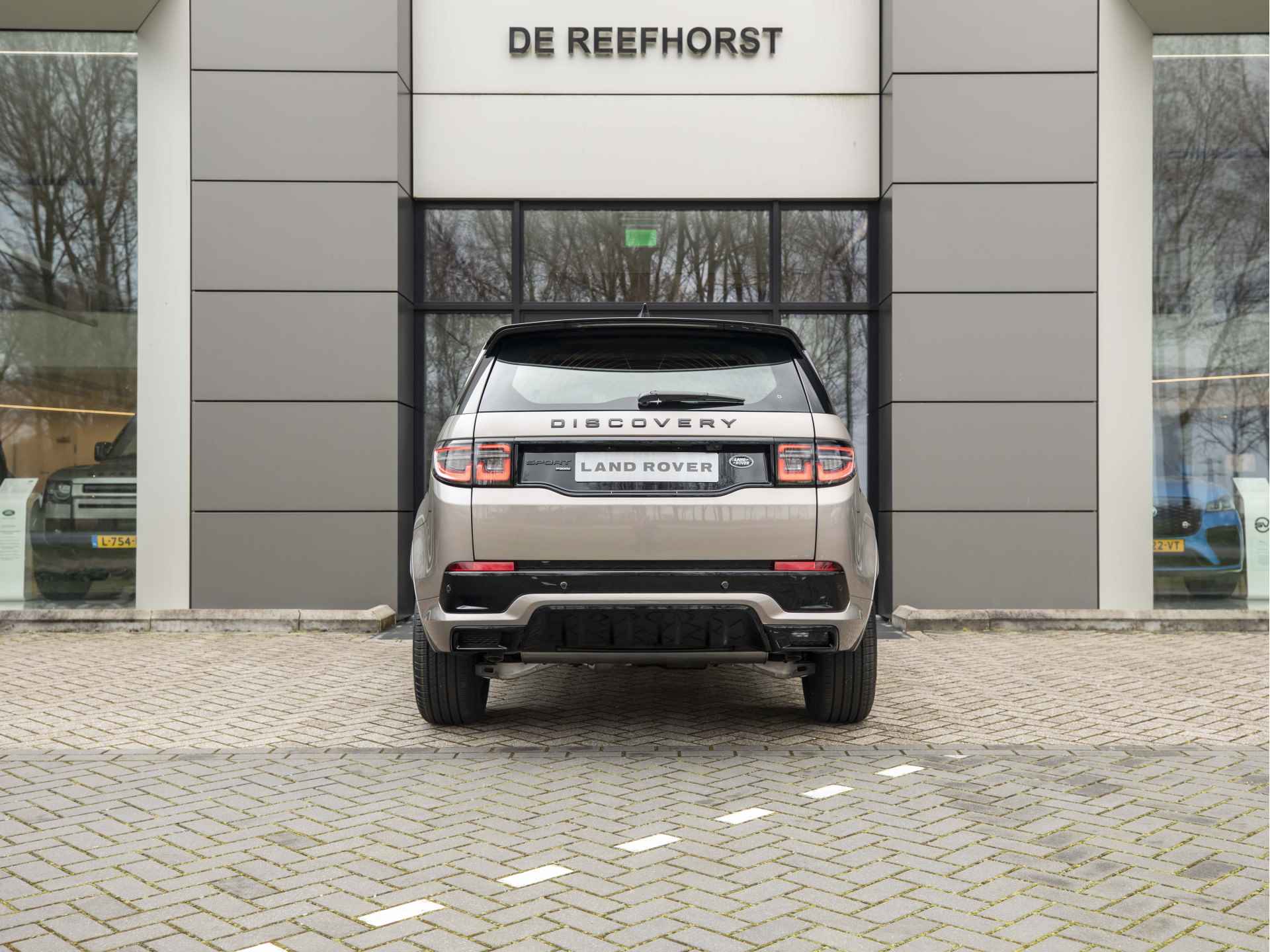 Land Rover Discovery Sport P300e R-Dynamic S | Light Oyster | Adaptive Cruise | Elek. Haak | LED - 16/59