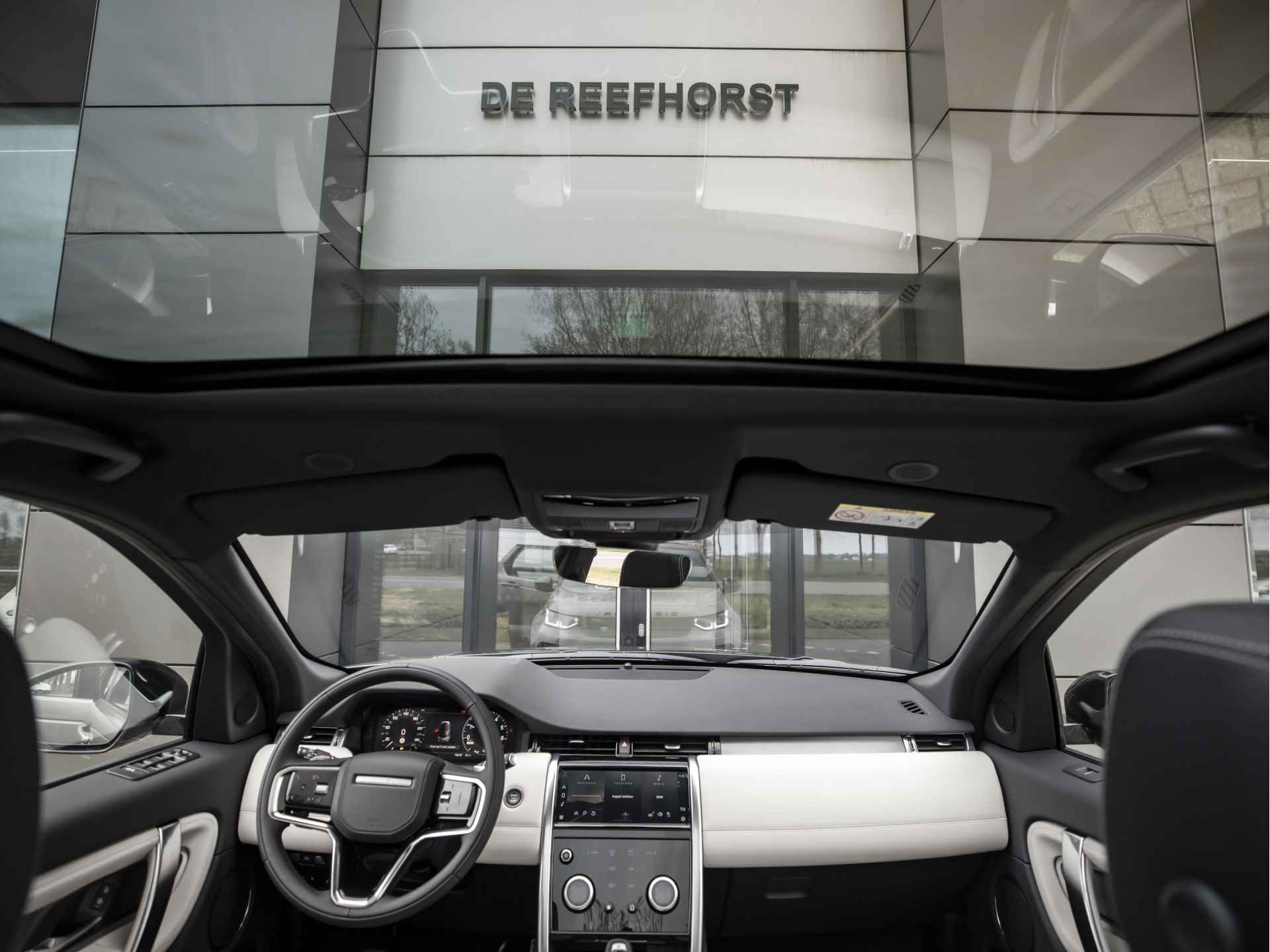 Land Rover Discovery Sport P300e R-Dynamic S | Light Oyster | Adaptive Cruise | Elek. Haak | LED - 22/59