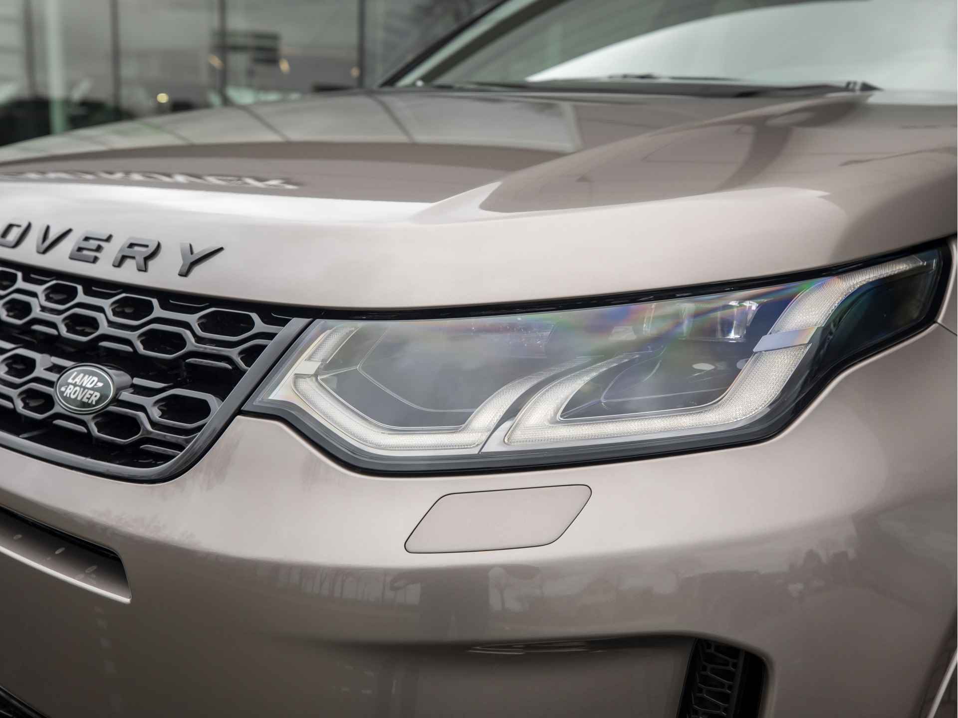 Land Rover Discovery Sport P300e R-Dynamic S | Light Oyster | Adaptive Cruise | Elek. Haak | LED - 31/59