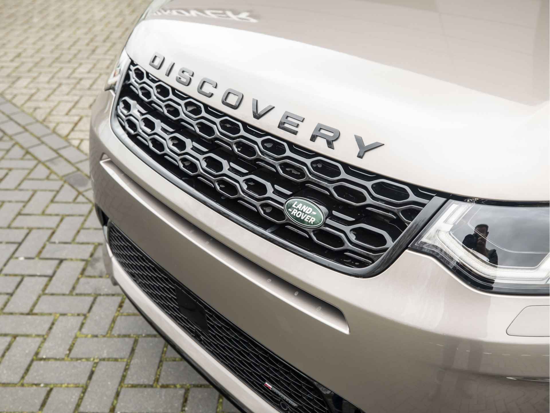 Land Rover Discovery Sport P300e R-Dynamic S | Light Oyster | Adaptive Cruise | Elek. Haak | LED - 33/59